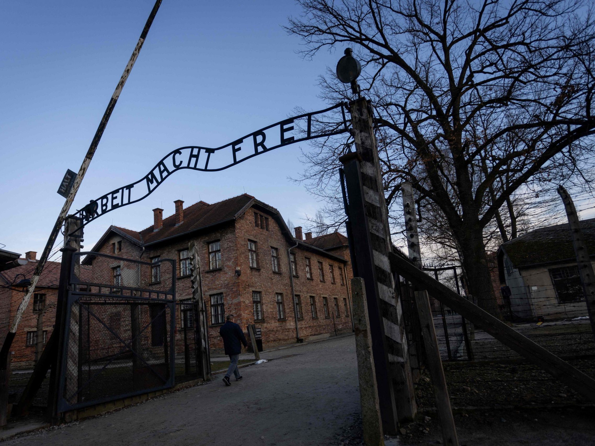 Haupttor zum ehemaligen KZ-Auschwitz-Birkenau.