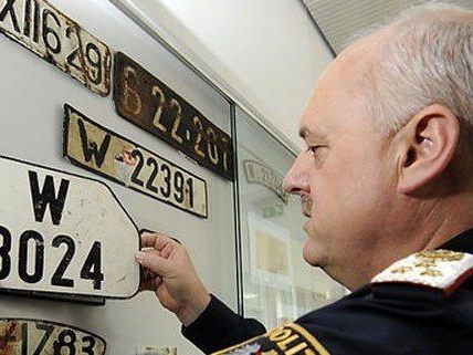 In Wien sind noch 7.593 Kraftfahrzeuge mit schwarzen Kennzeichen unterwegs.