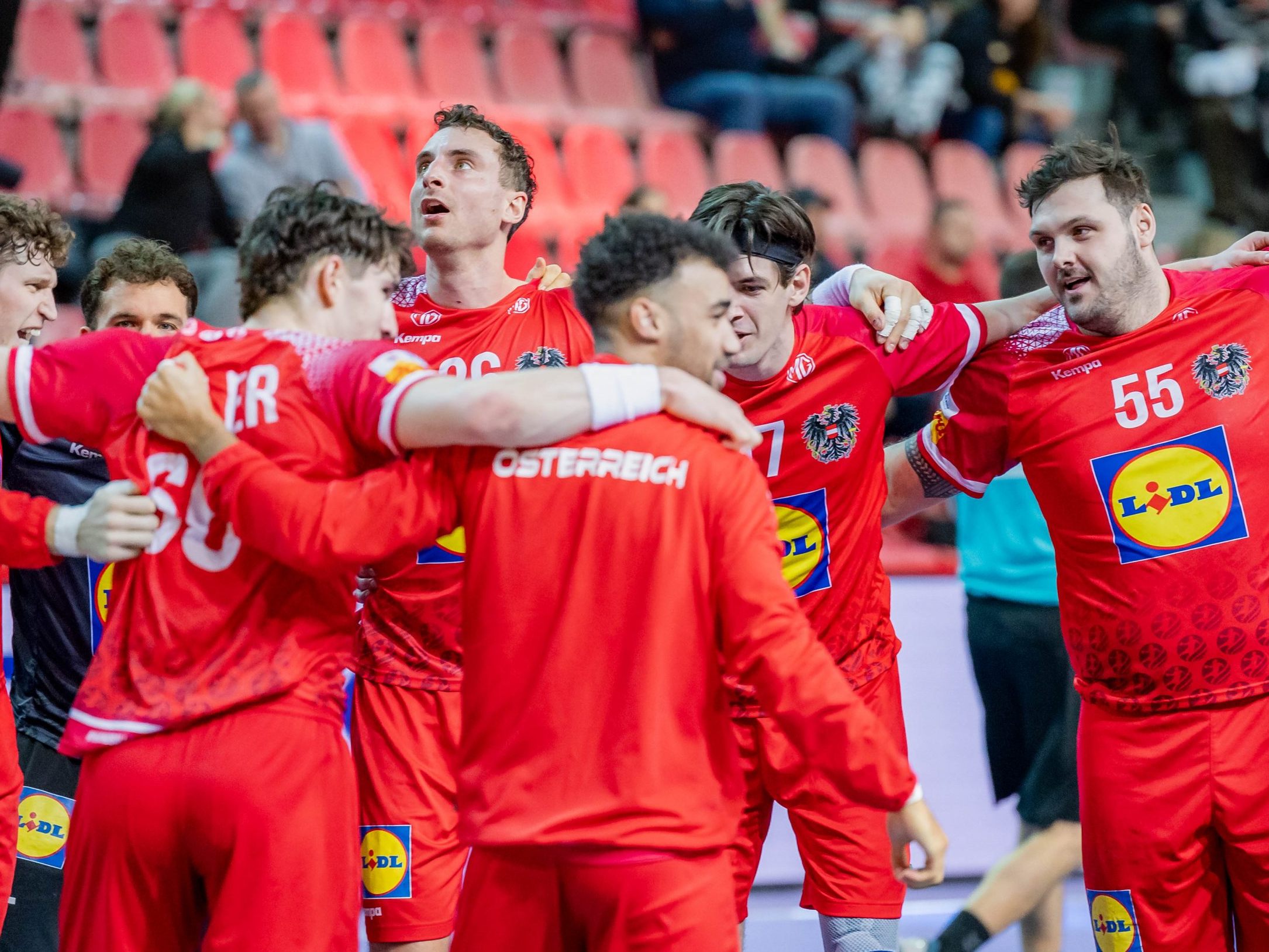 Österreichs Handballer nach dem Sieg gegen Katar. Österreichs Handballer nach dem Sieg gegen Katar.
