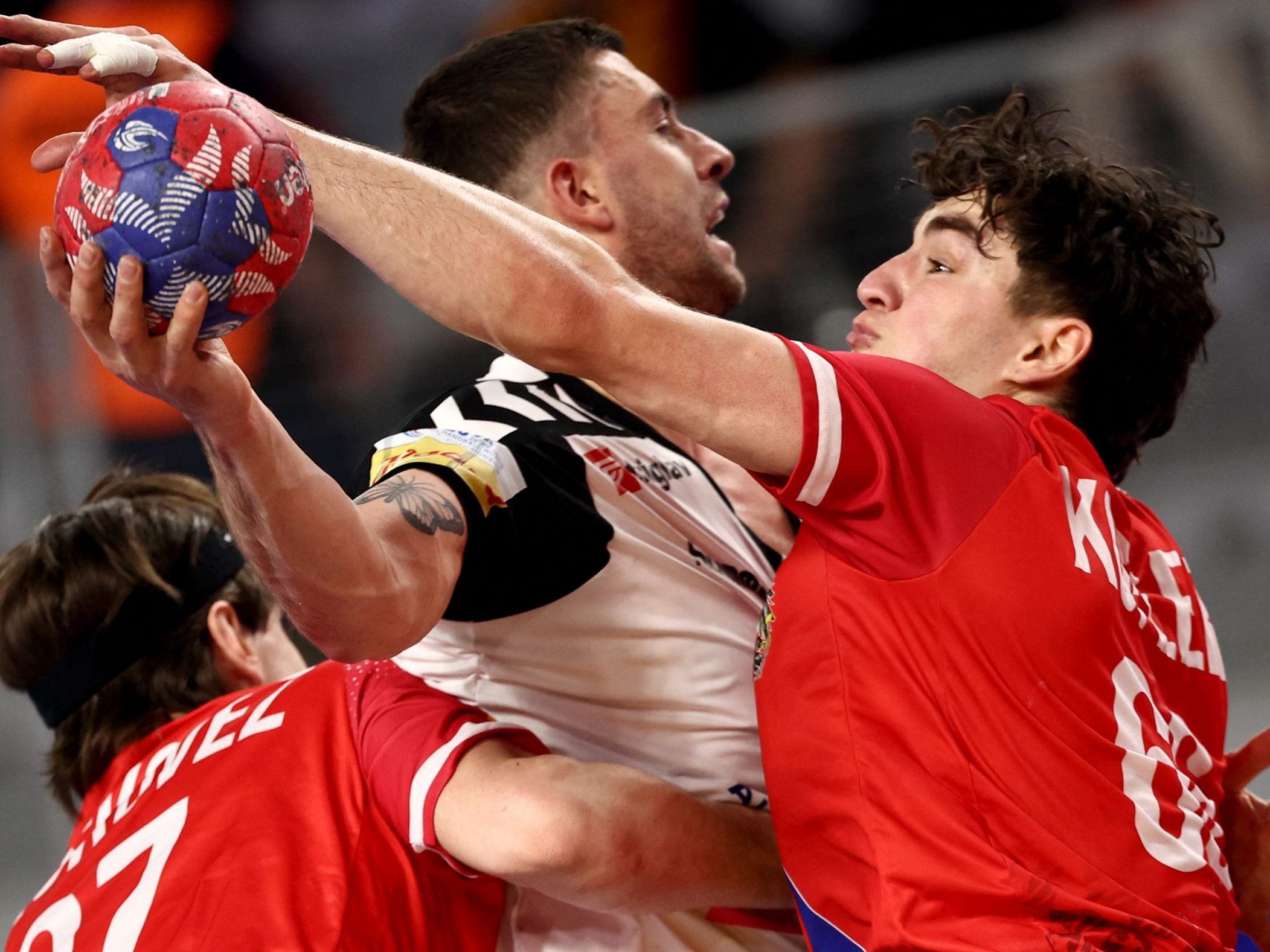 Rot-Weiß-Rot kassierte bei 29:29 Last-Minute-Ausgleich gegen Nordmazedonien. Rot-Weiß-Rot kassierte bei 29:29 Last-Minute-Ausgleich gegen Nordmazedonien.
