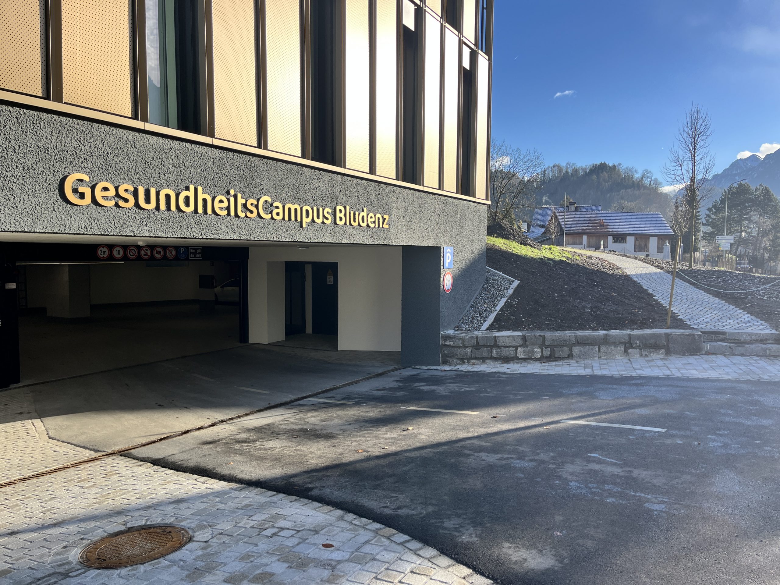 Der GesundheitsCampus Bludenz ist zentral gelegen und auch mit Öffis gut erreichbar.