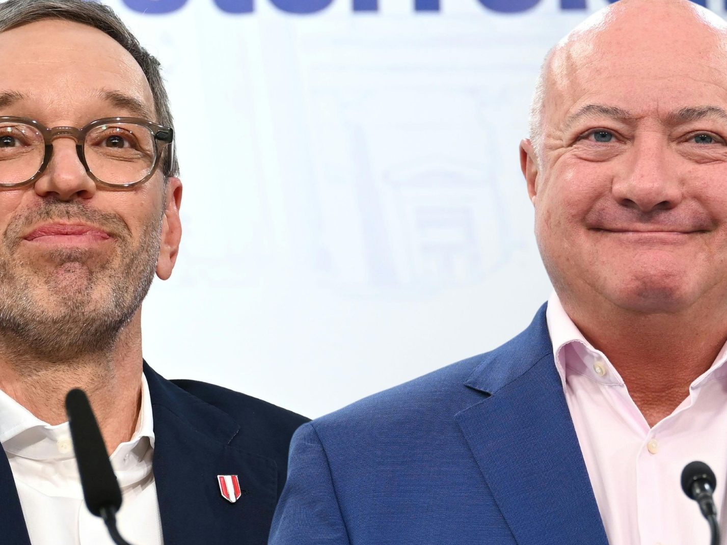 FPÖ-Chef Herbert Kickl und ÖVP-Chef Christian Stocker treten vor die Presse. FPÖ-Chef Herbert Kickl und ÖVP-Chef Christian Stocker treten vor die Presse.
