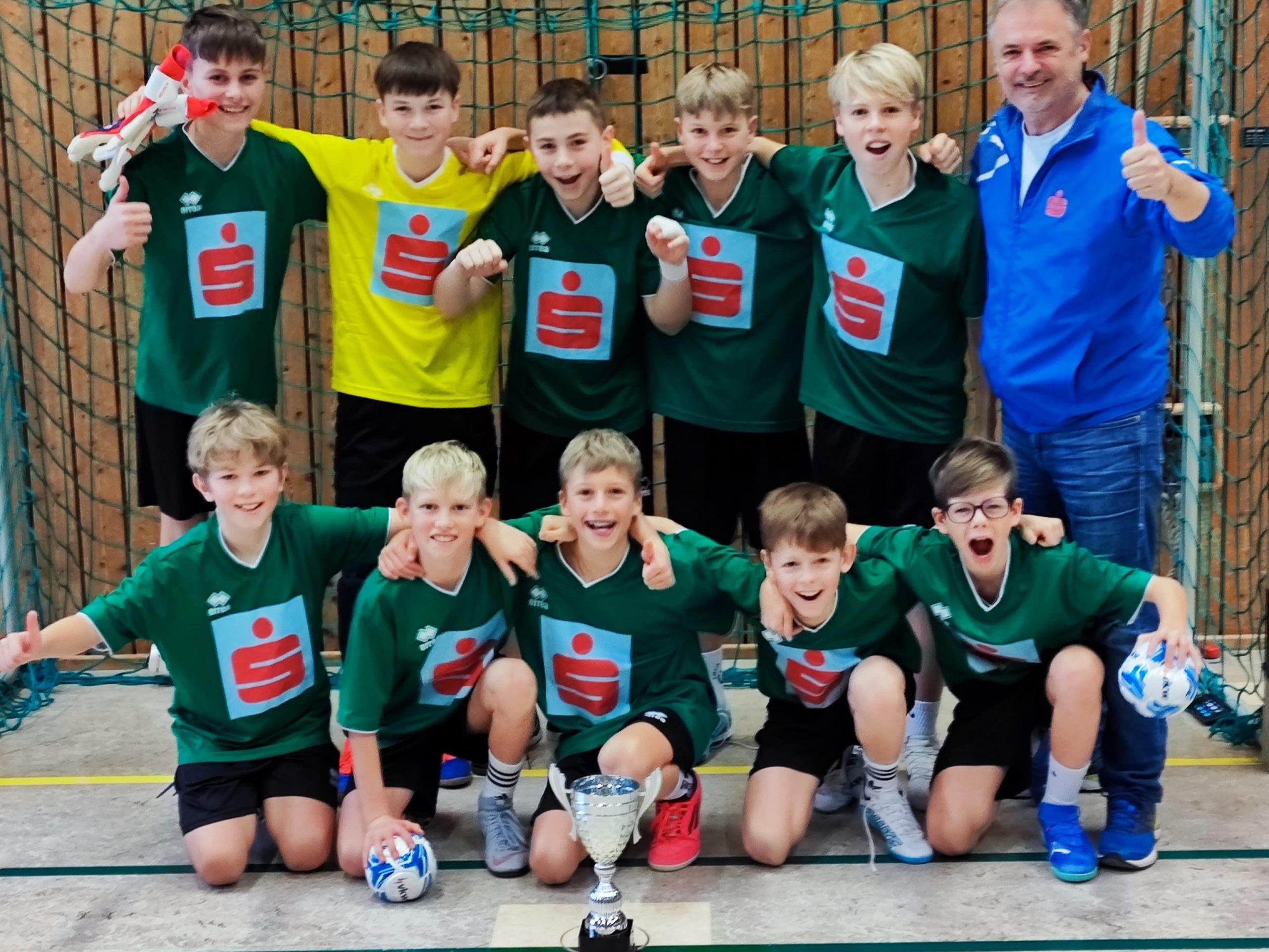 Das Team der Mittelschule Egg holte den Meistertitel beim Bregenzerwälder Schülerliga-Hallenturnier.