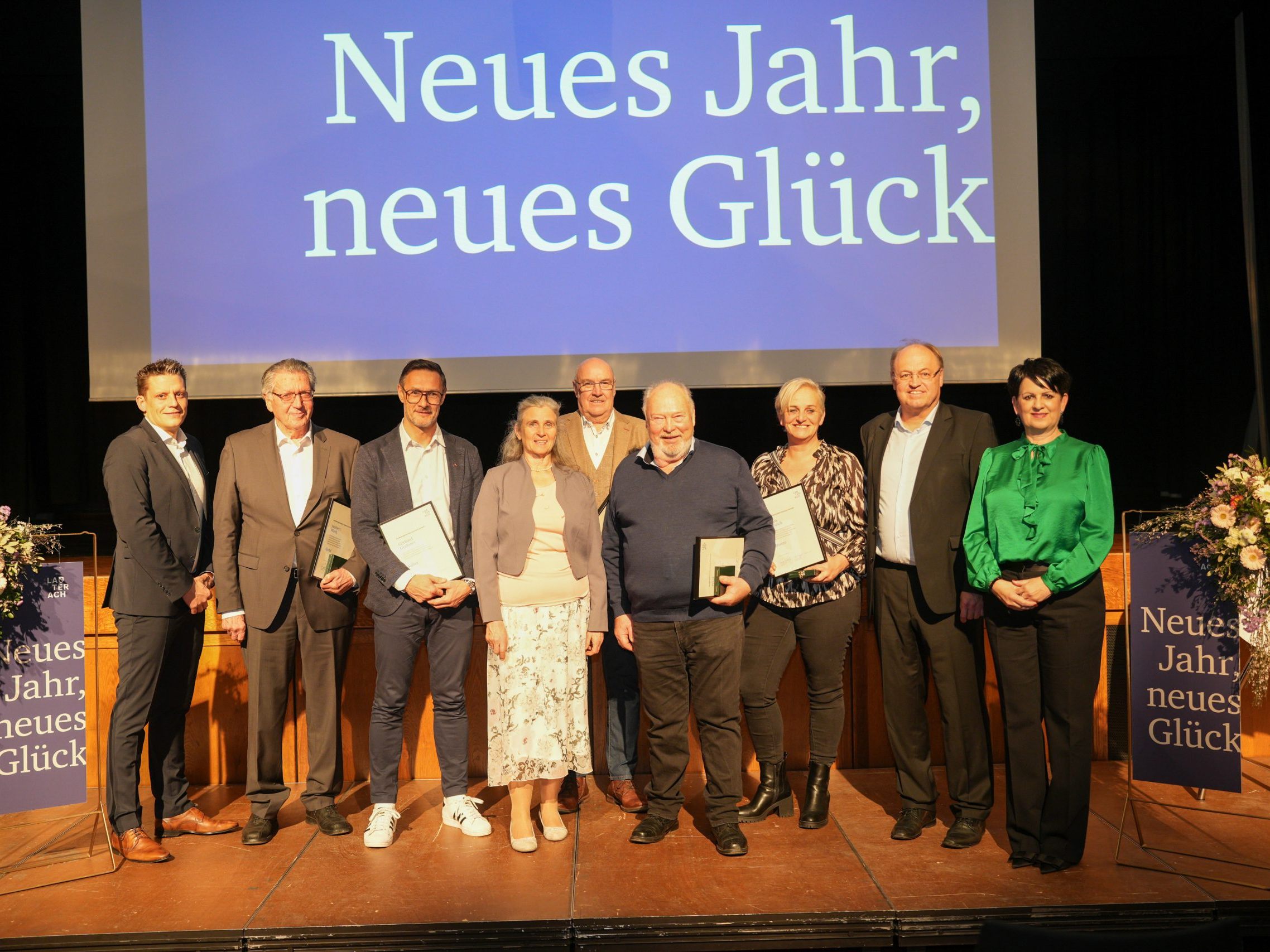 Ehrung verdienter Persönlichkeiten mit dem Marktsiegel beim Neujahrsempfang der Marktgemeinde Lauterach Ehrung verdienter Persönlichkeiten mit dem Marktsiegel beim Neujahrsempfang der Marktgemeinde Lauterach