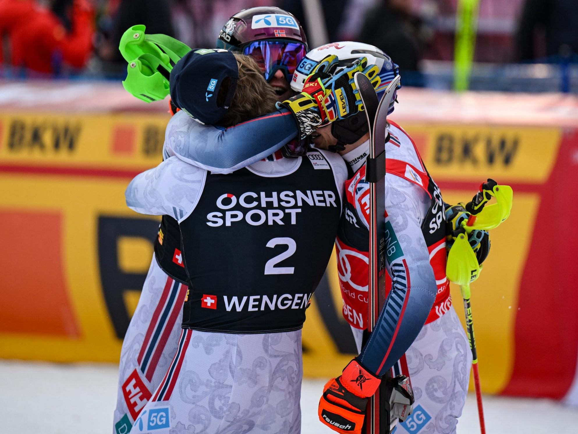 Atle Lie McGrath, Timon Haugan und Henrik Kristoffersen jubeln über Dreifach-Sieg.