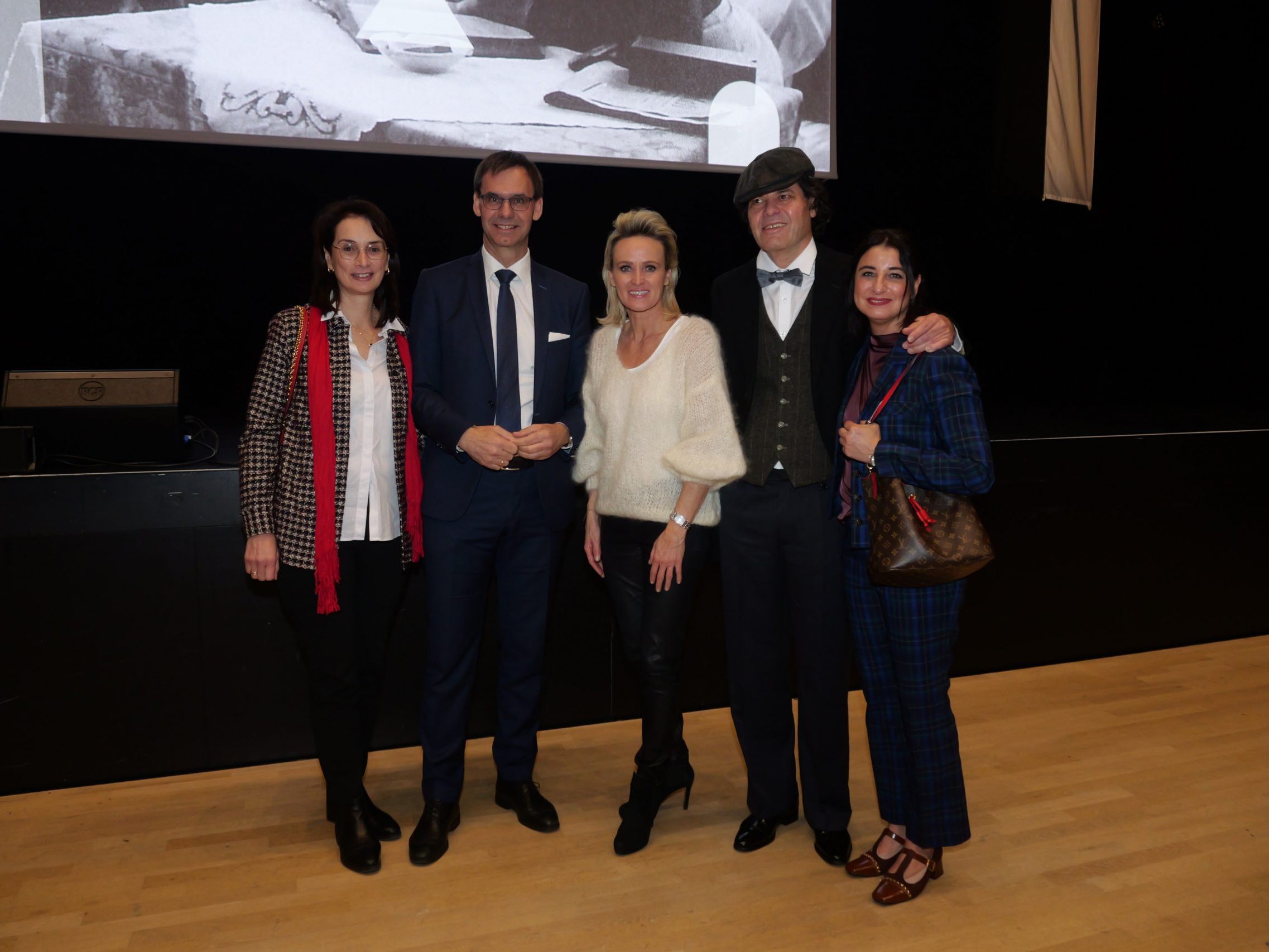 Landeshauptmann Markus Wallner mit Gattin Sonja, Skilegende Alexandra Meissnitzer, Bürgermeister Manfred Rädler und Angela Bont. Landeshauptmann Markus Wallner mit Gattin Sonja, Skilegende Alexandra Meissnitzer, Bürgermeister Manfred Rädler und Angela Bont.