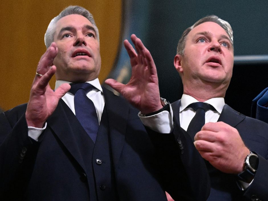 Herbert Kickls (r.) FPÖ startete mit Millionenguthaben ins Wahljahr 2024.