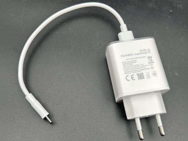 Gefahr eines elektrischen Schlags: Die Europäische Kommission und der VKI warnen vor diesem Huawei-USB-Ladegerät. Gefahr eines elektrischen Schlags: Die Europäische Kommission und der VKI warnen vor diesem Huawei-USB-Ladegerät.