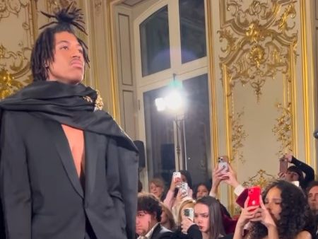 Modelmama Heidi Klum kommentierte das Video ihres Sohnes Henry Samuel auf dem Laufsteg mit drei roten Herzchen.