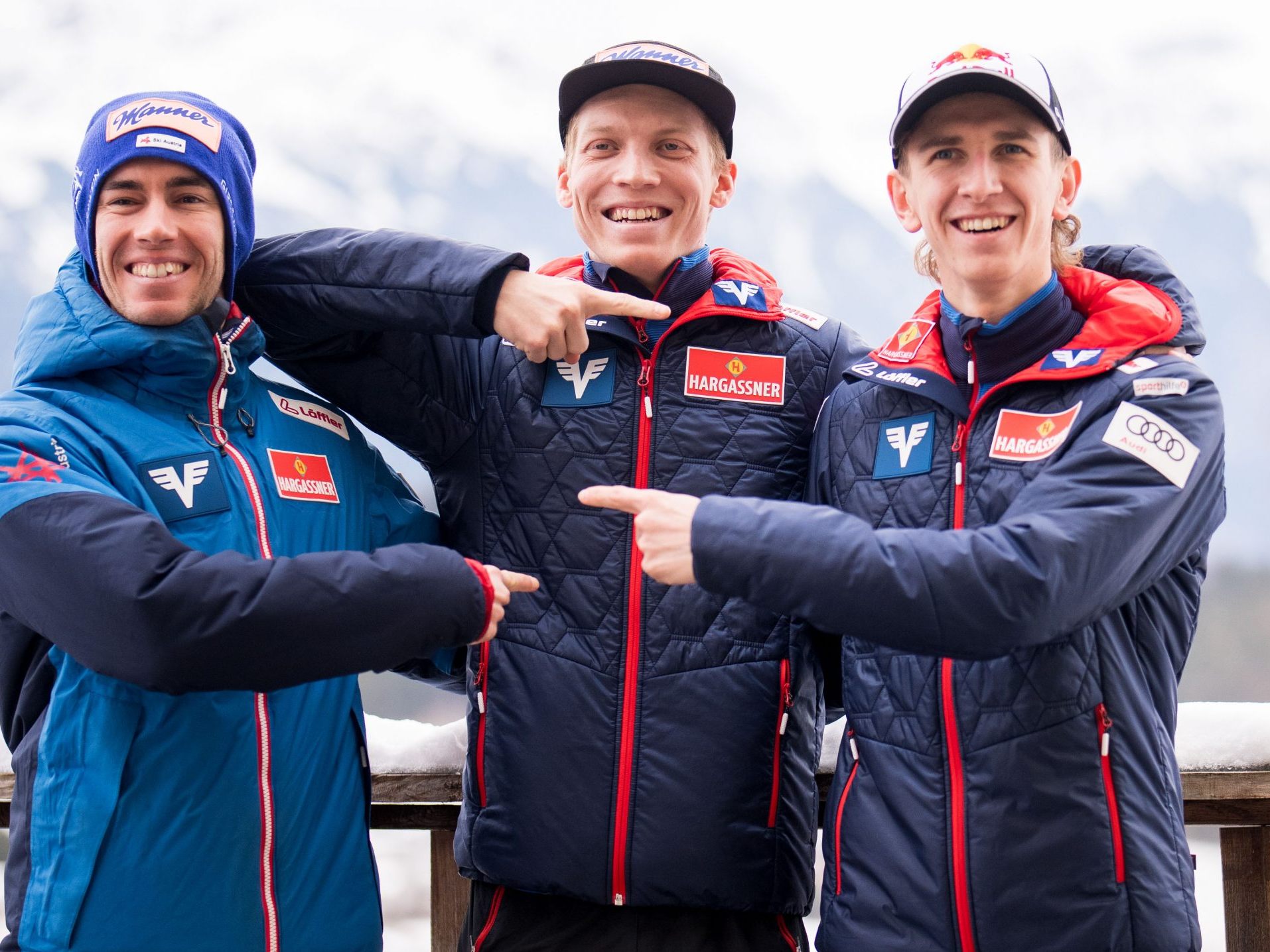 Stefan Kraft, Jan Hörl und Daniel Tschofenig (v.l.n.r.) sind nur durch 1,3 Punkte getrennt.