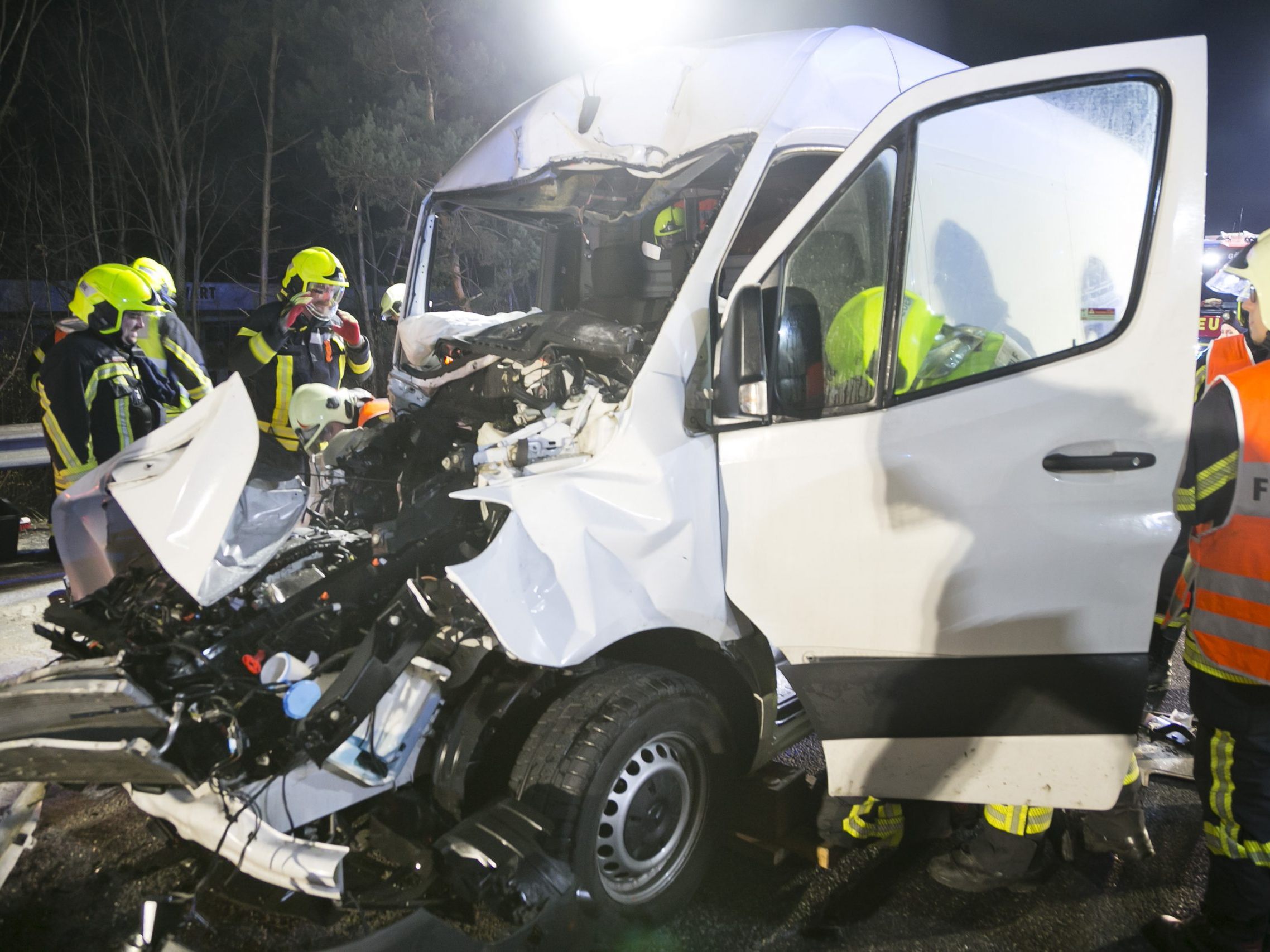 Am Dienstagabend kam es zu einem schweren Unfall auf der A14. Am Dienstagabend kam es zu einem schweren Unfall auf der A14.