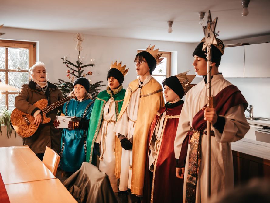Dafinser*innen beim Sternsingen Dafinser*innen beim Sternsingen
