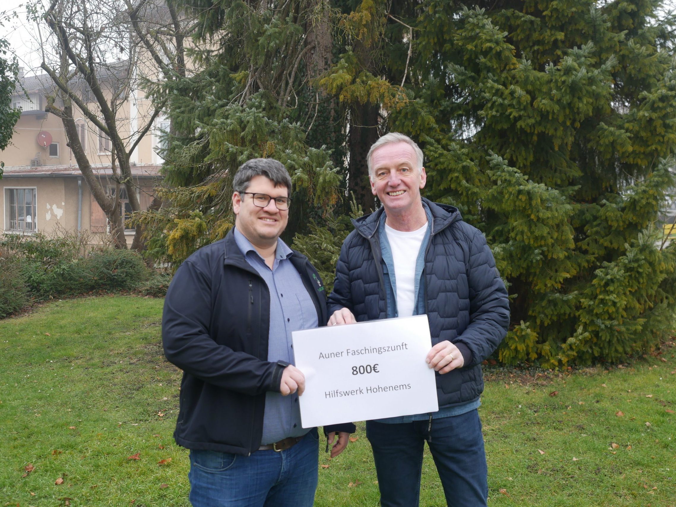 Die Spende war der tolle Erlös der Einschaltfeier, die jedes Jahr am ersten Adventsonntag beim Brunnen in der Ledi stattfindet. Im Namen des Hilfswerks bedankte sich Obmann Christof Jagg ganz herzlich bei den Mitgliedern und allen Spendern.