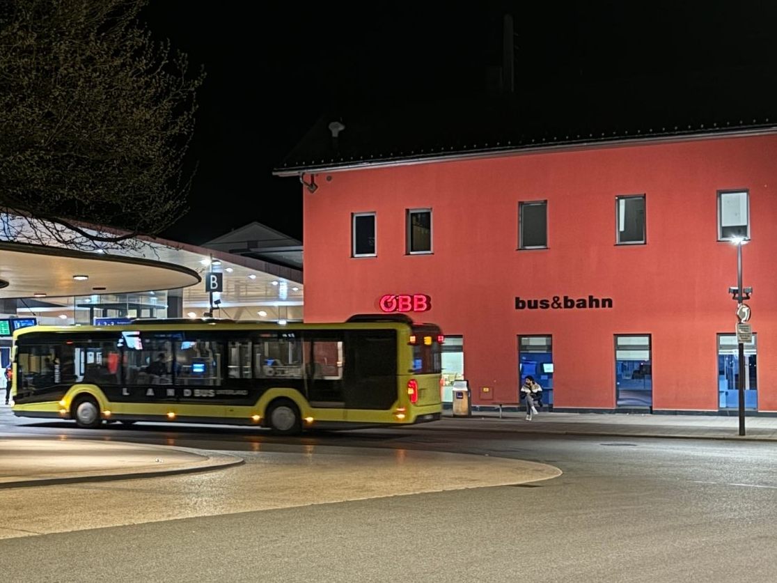 Mann wollte Streit schlichten und wurde mit Messer attackiert.