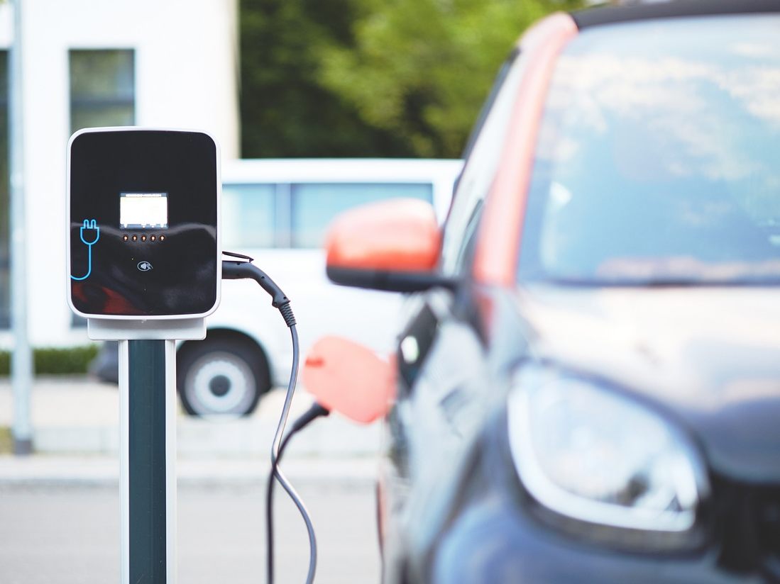 Die Preise für gebrauchte E-Autos sind laut AutoScout24 deutlich gesunken.
