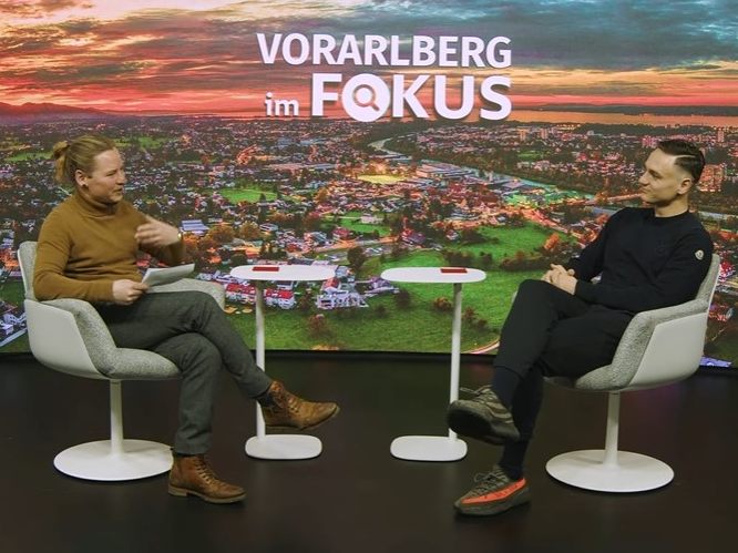 Dennis Strobel im Talk mit Lukas Fridrikas.