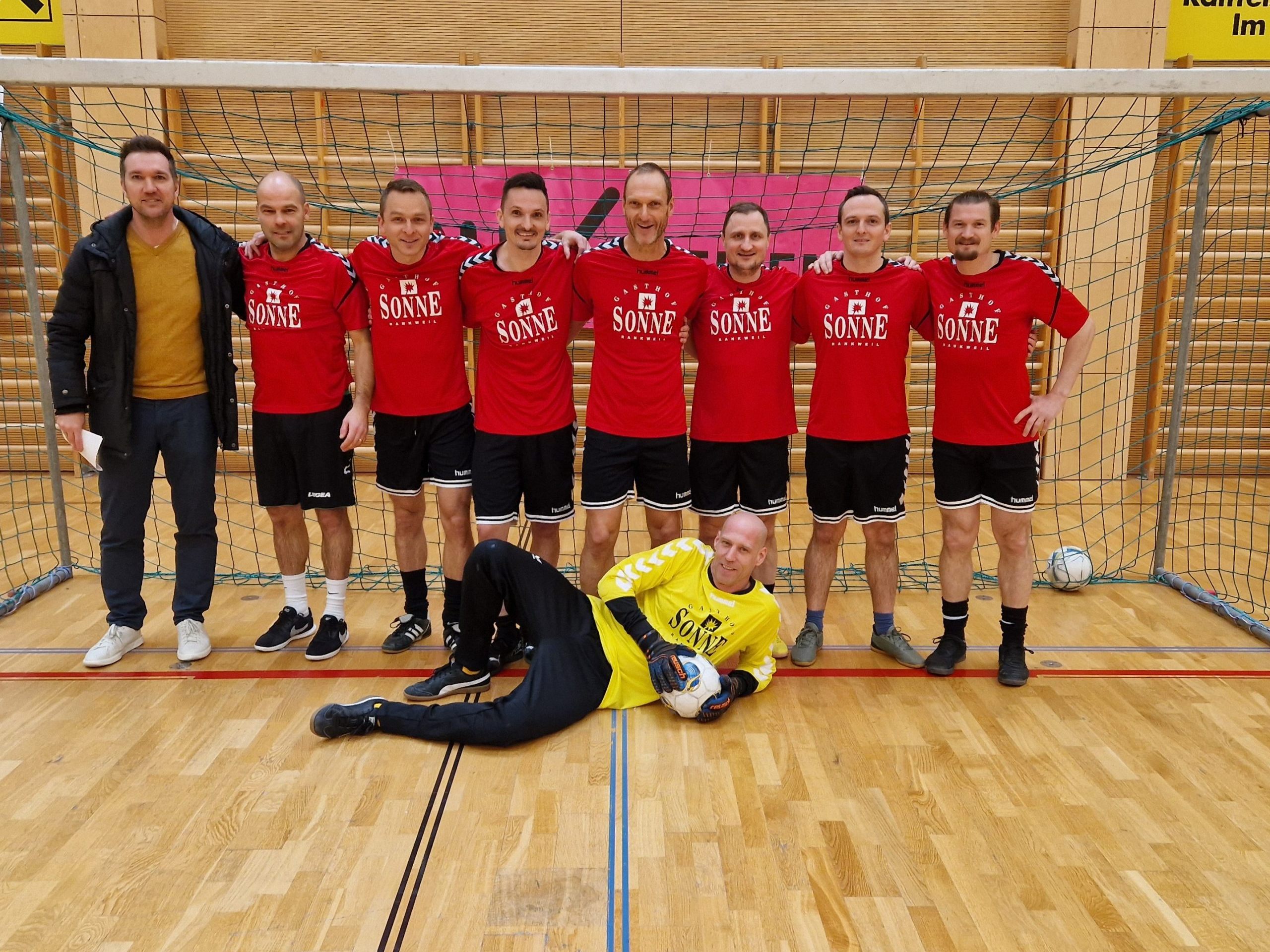 So sehen Sieger aus - das AH-Team aus Rankweil sicherte sich den Titel beim 17. Fritz Rafreider Gedächtnisturnier.