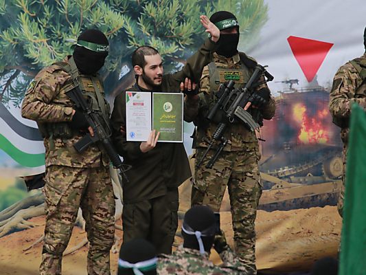 Israel hatte in der Nacht auf Sonntag mitgeteilt, die im Waffenruhe-Abkommen mit der Hamas vorgesehene Entlassung palästinensischer Häftlinge werde vorerst ausgesetzt. Israel hatte in der Nacht auf Sonntag mitgeteilt, die im Waffenruhe-Abkommen mit der Hamas vorgesehene Entlassung palästinensischer Häftlinge werde vorerst ausgesetzt.