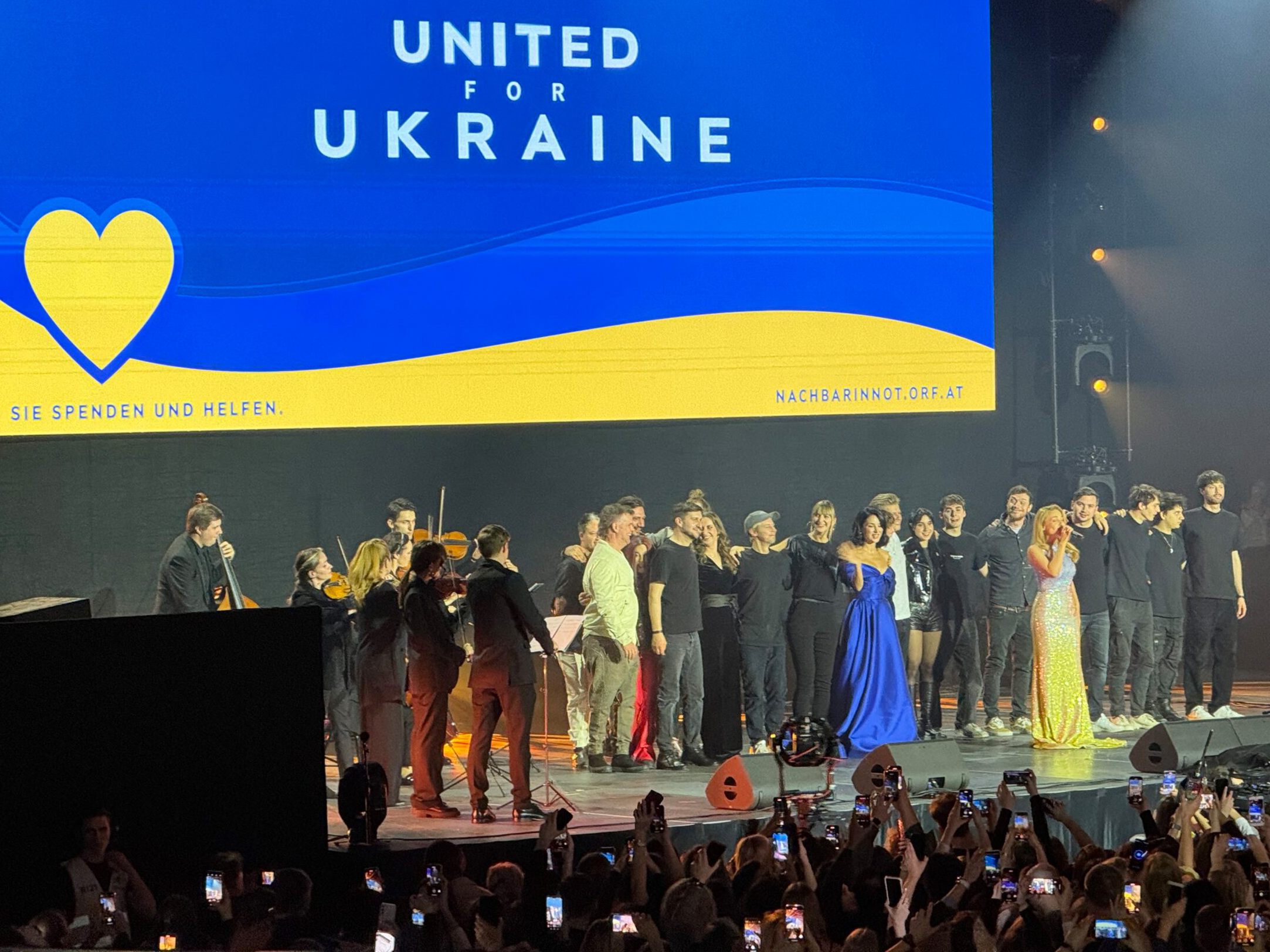 Stimmungsbild des letzten Solidaritätskonzertes von United for Ukraine. Stimmungsbild des letzten Solidaritätskonzertes von United for Ukraine.