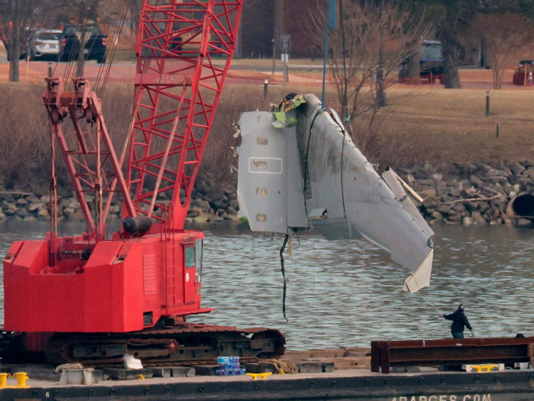 Bergung von Trümmerteilen aus dem Potomac River in Washington