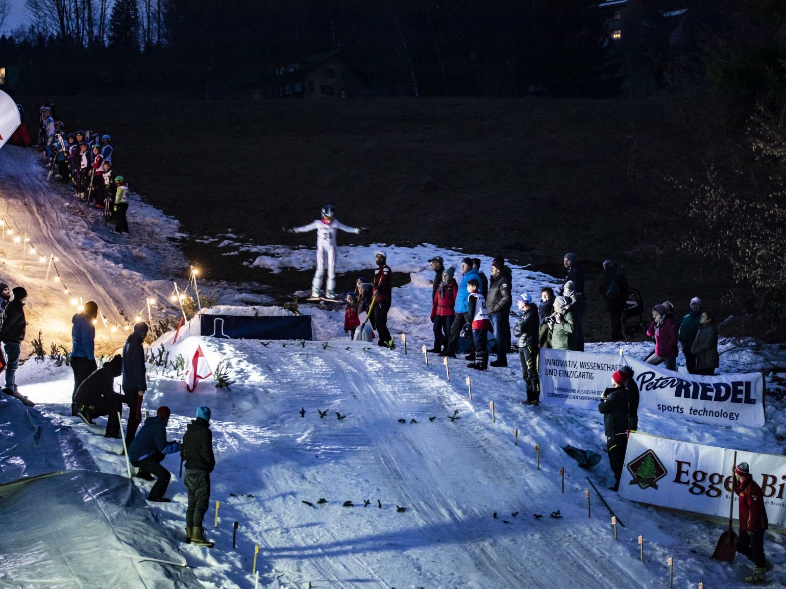 Flutlicht-Springen in der Junkerau