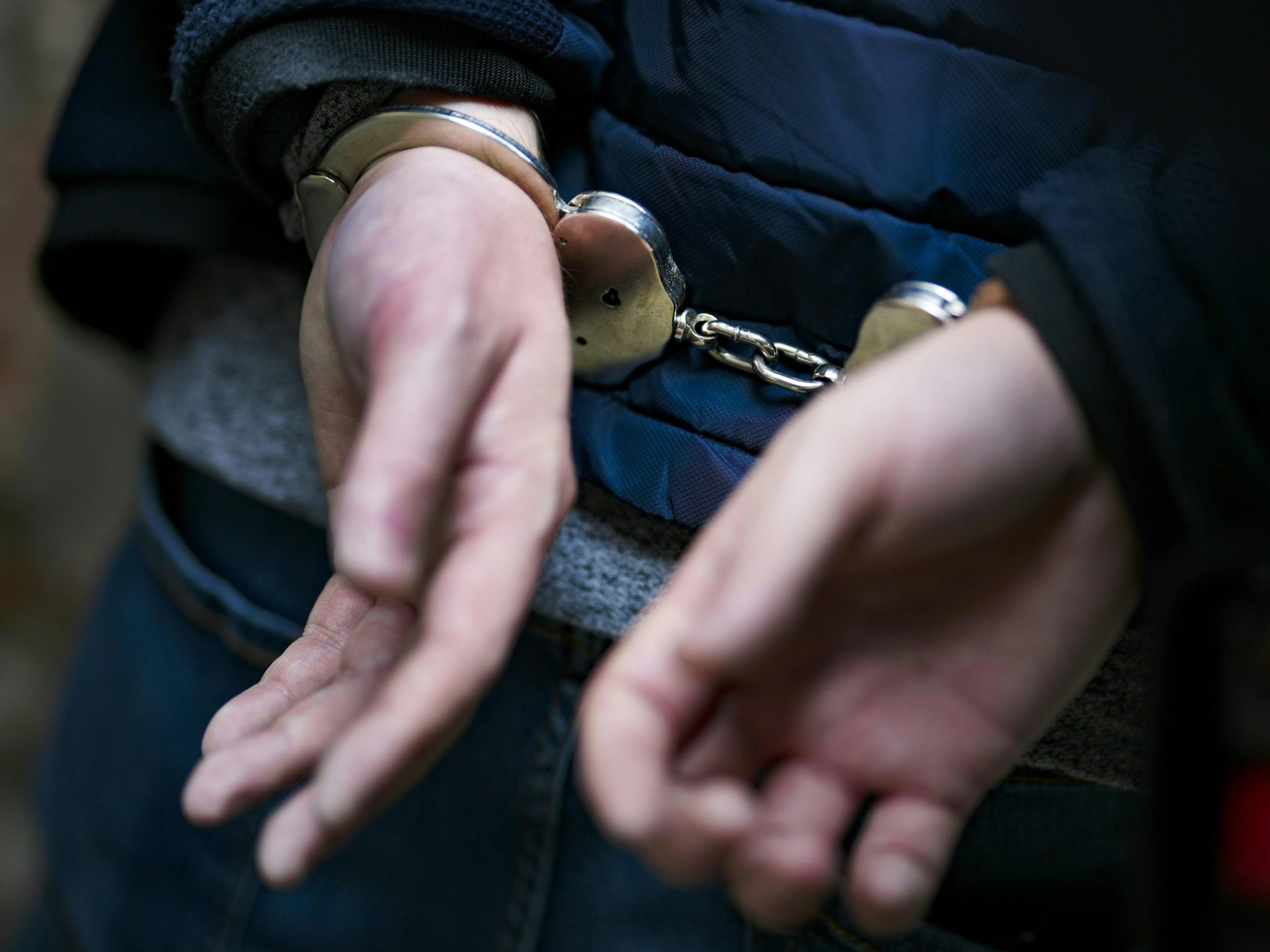 Für den mutmaßlichen Ladendieb klickten die Handschellen.