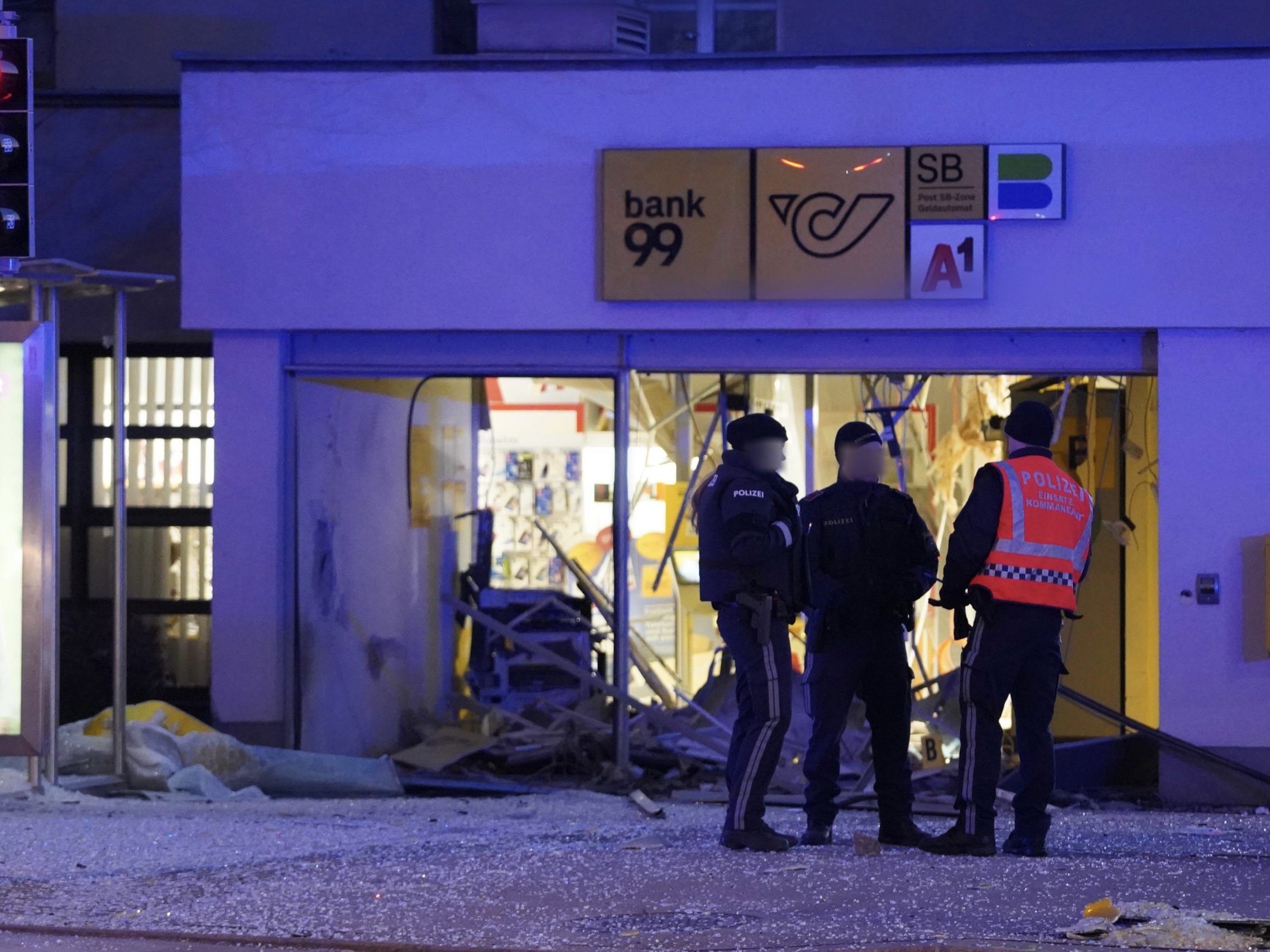 Die betroffene Filiale wurde durch die Explosion komplett zerstört.