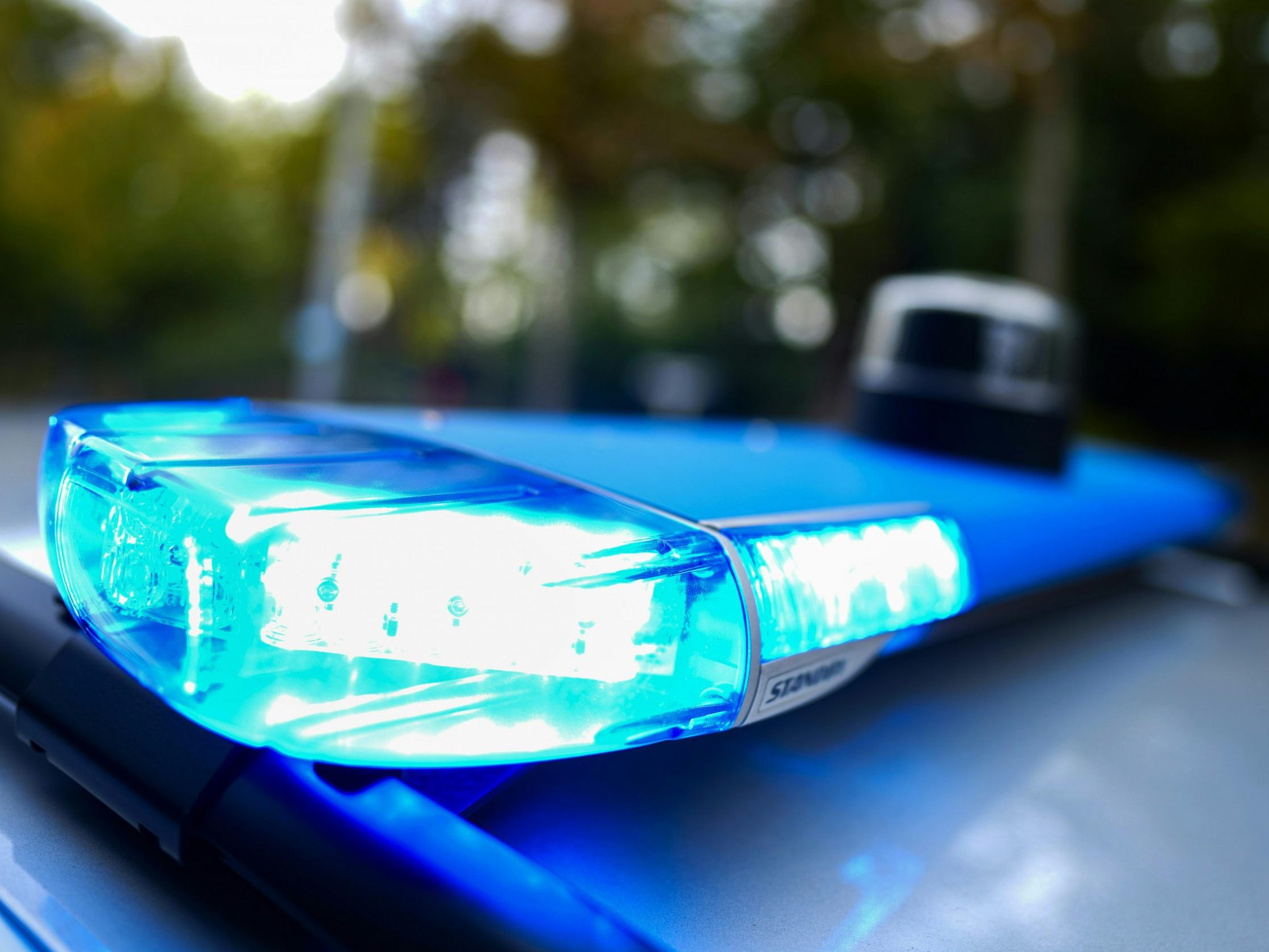 Die Polizei verhaftete einen Verdächtigen nach einem Banküberfall. Die Polizei verhaftete einen Verdächtigen nach einem Banküberfall.