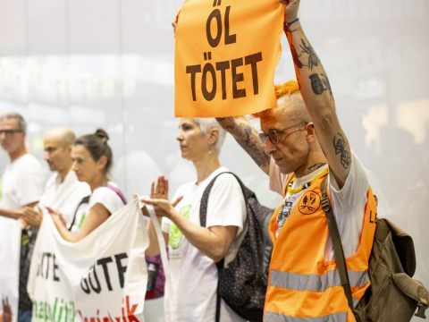 Der Vergleich umfasst die Zahlung von 15.000 Euro durch die Aktivisten.