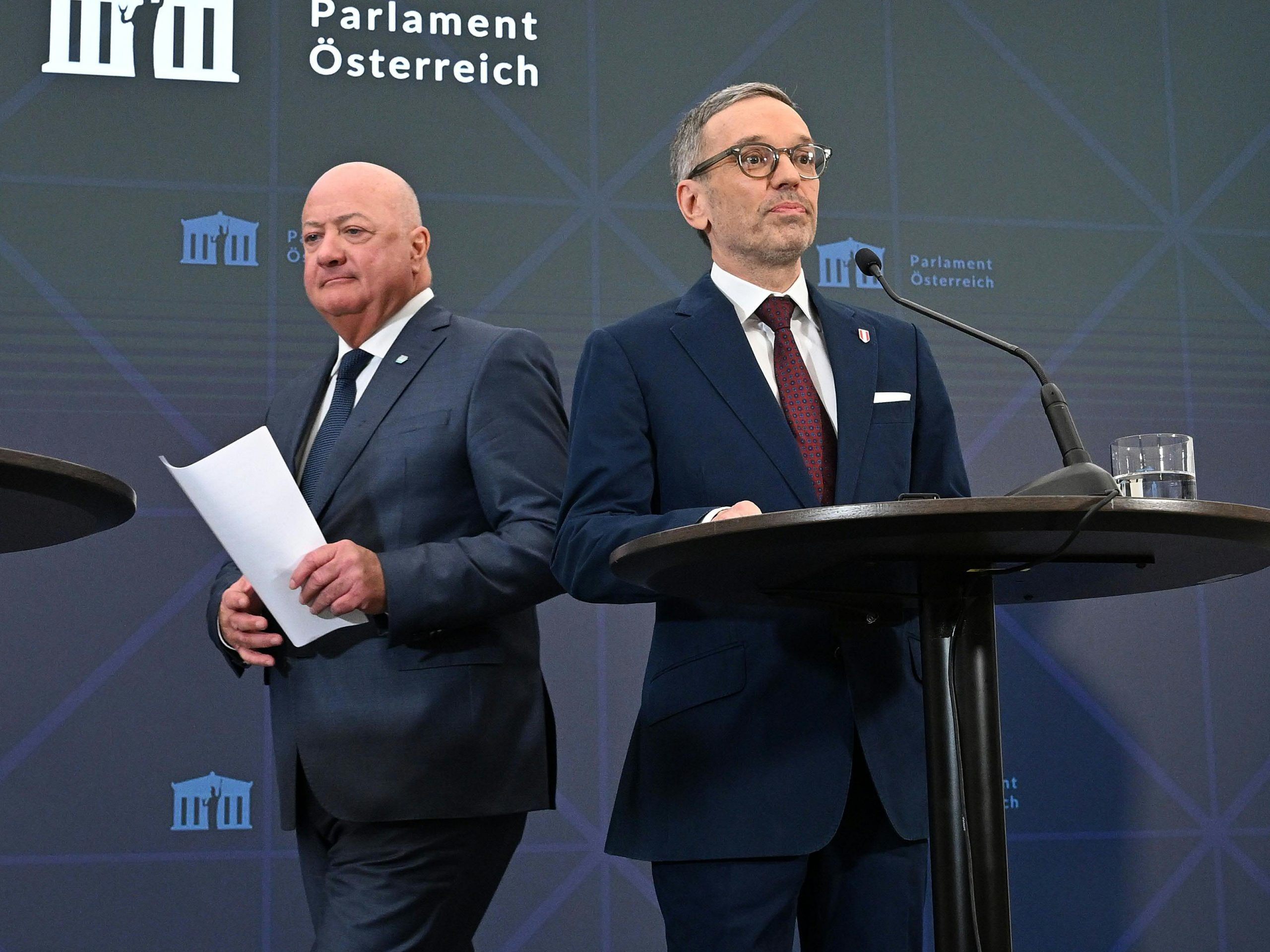 Nach dem Aus von Blau-Schwarz gibt es nun mehrere Varianten zur Regierungsbildung.