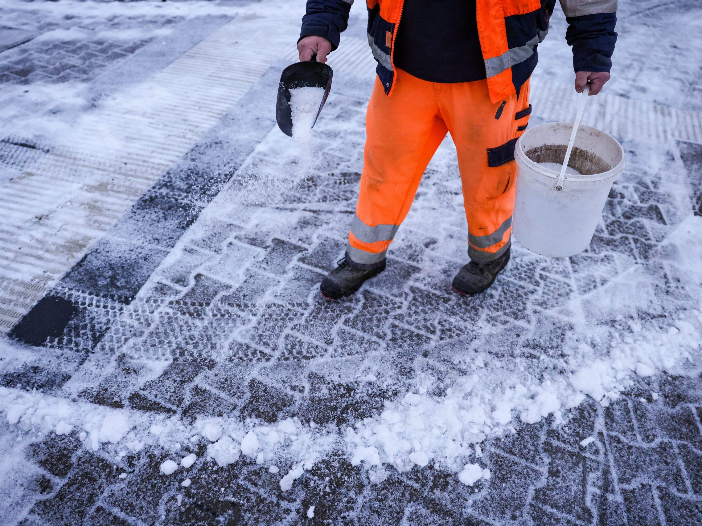 Laut einer Greenpeace-Analyse wird in Österreich zu viel Salz gestreut.