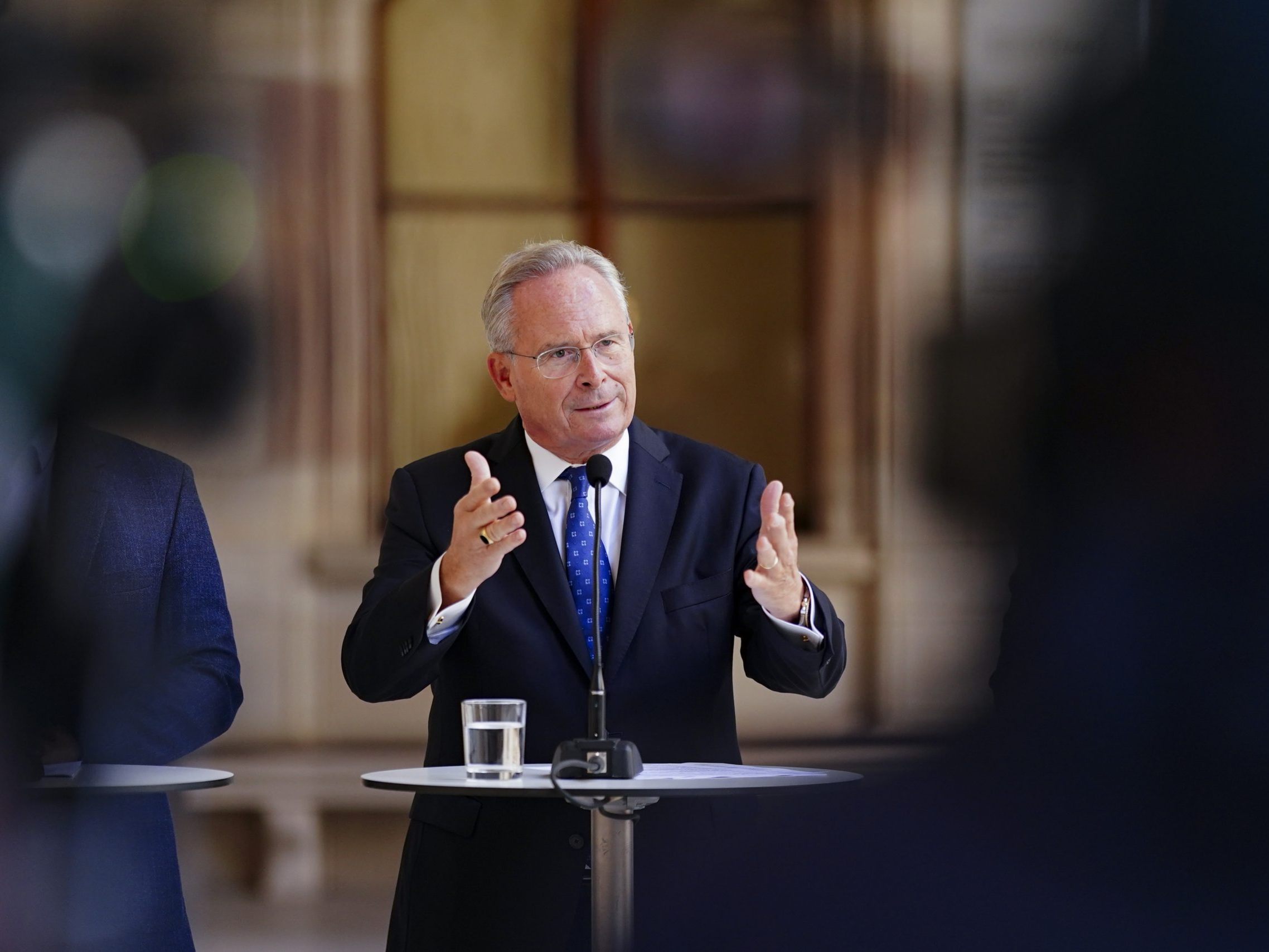 Neben Mahrer wurden mehrere weitere Personen angeklagt.
