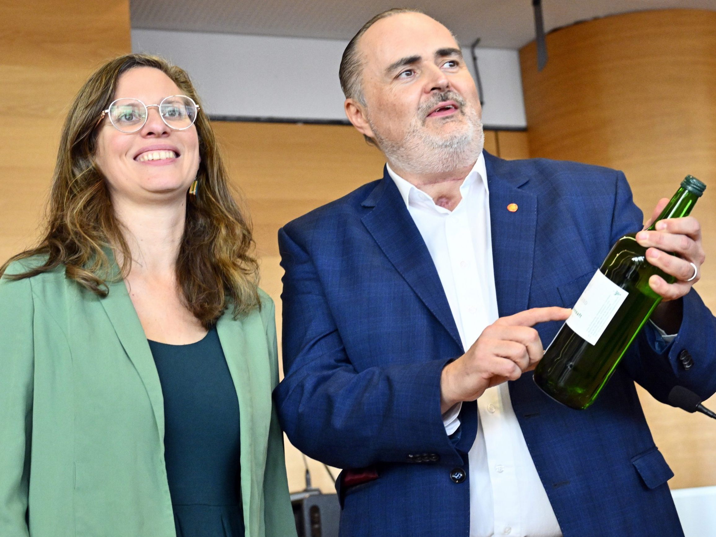 Die rot-grüne Landesregierung im Burgenland steht.
