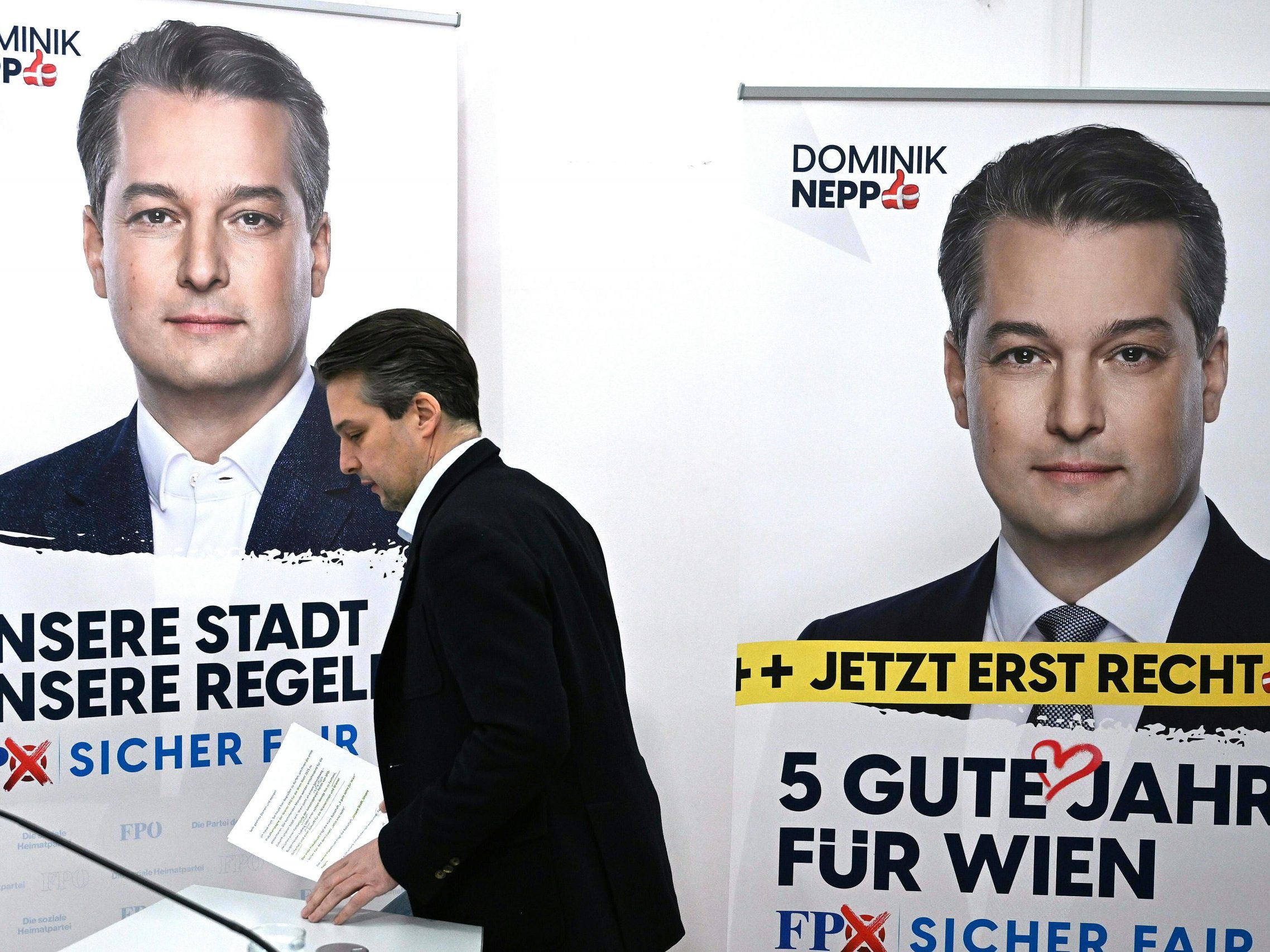 Der Slogan "Jetzt erst recht" verweist laut Nepp auf die gescheiterten Regierungsgespräche.