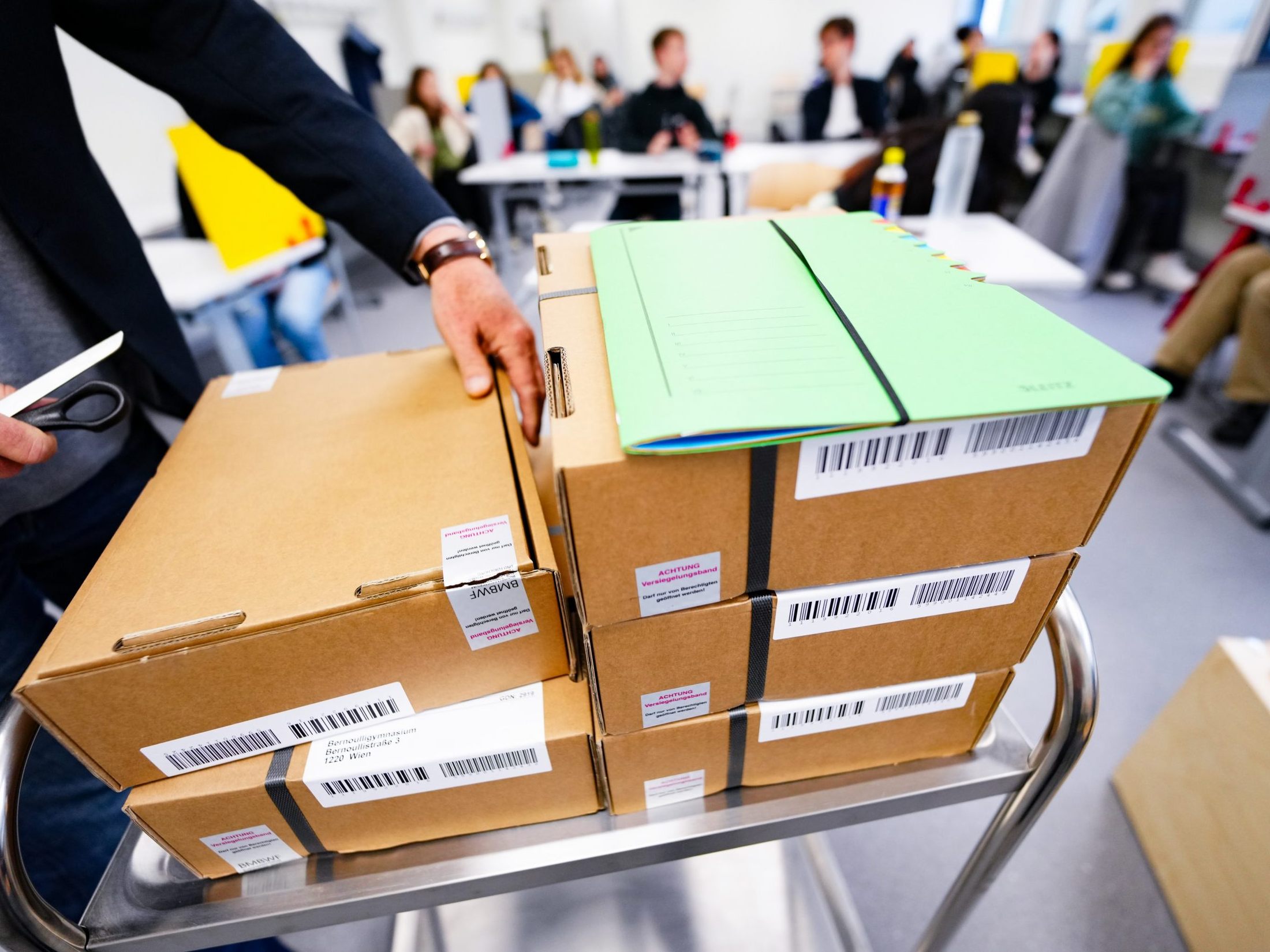 Die Zentralmatura startet 2026 und 2027 am 5. Mai.