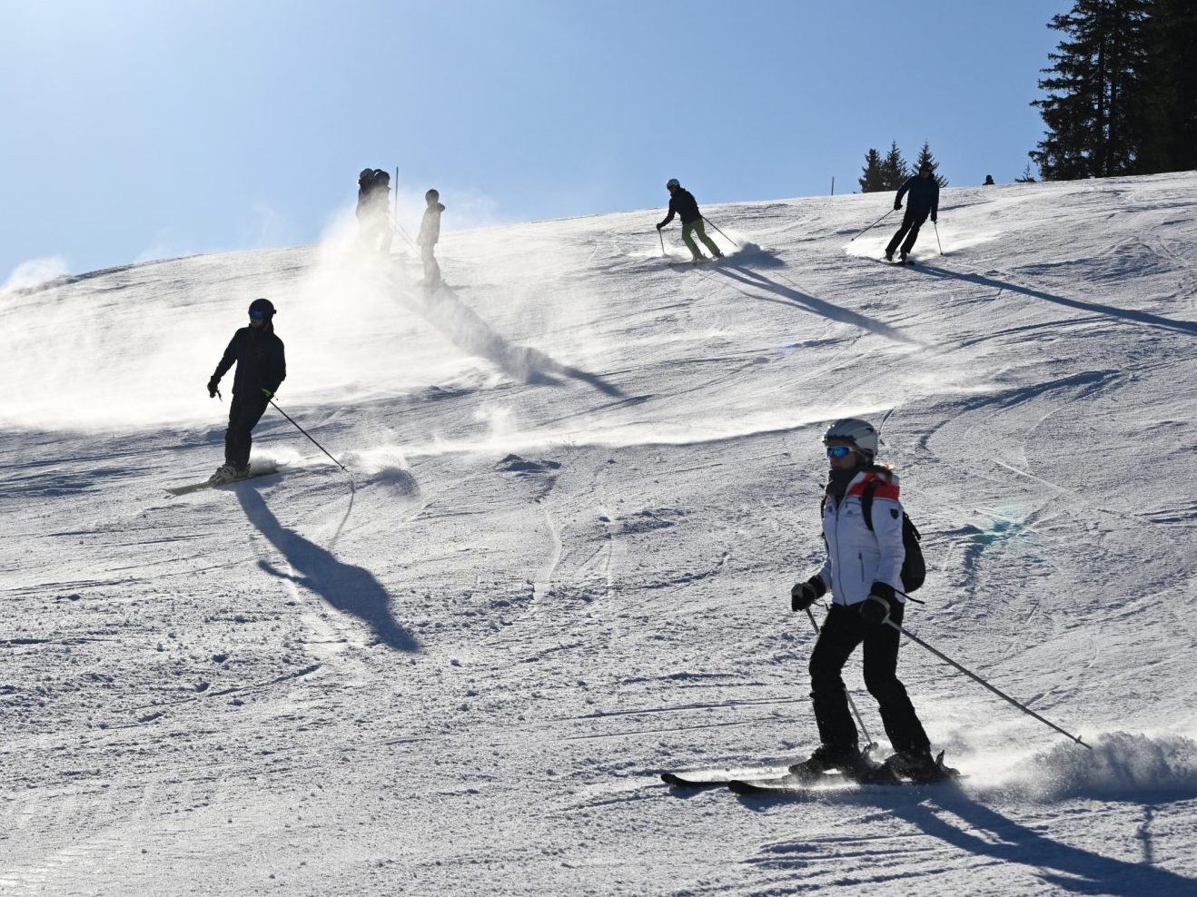 Der Oberösterreicher kam von der Piste ab und kollidierte mit einer 17-Jährigen.