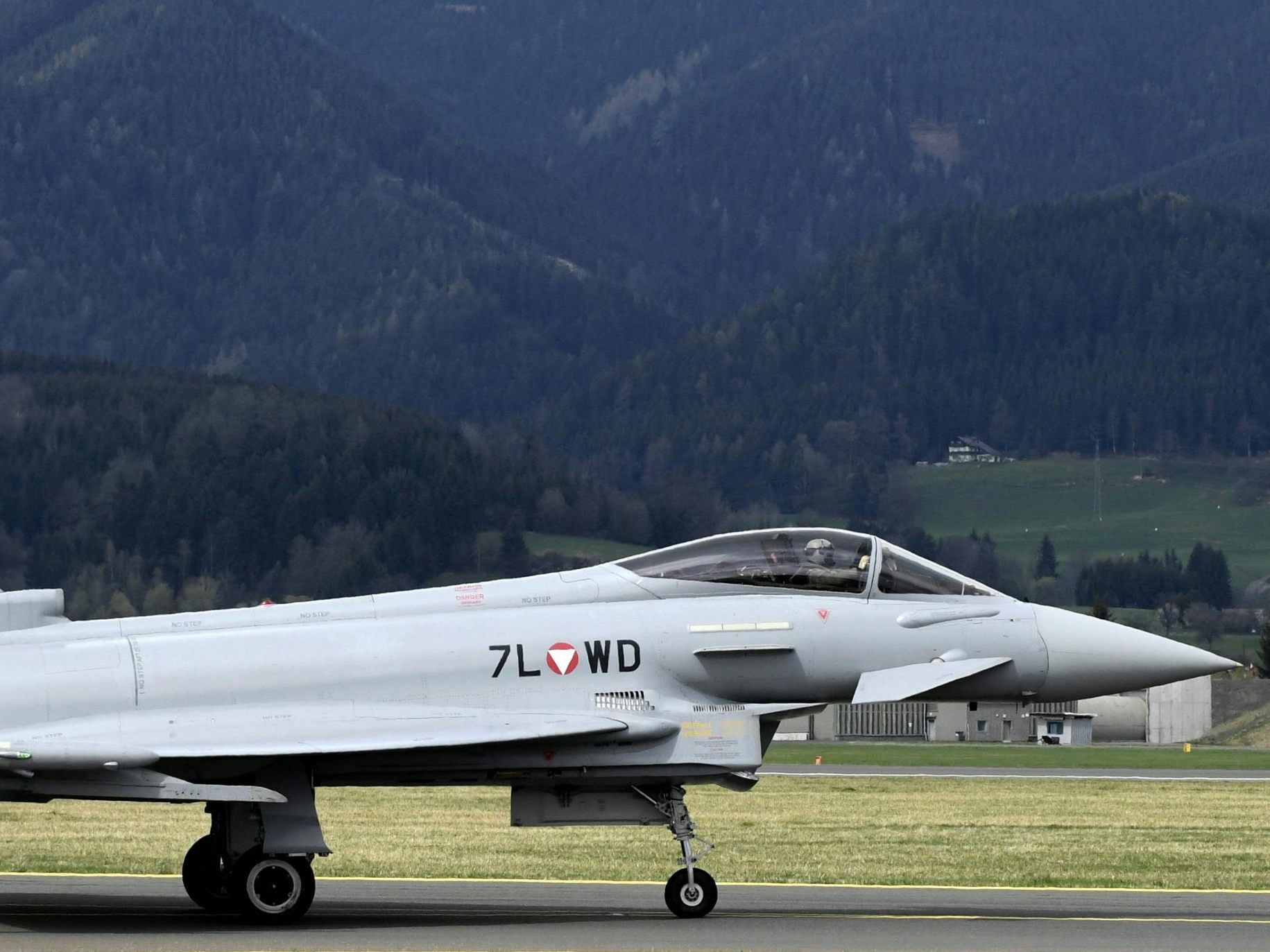 Drei Eurofighter verbringen Wochenende in Oberösterreich.