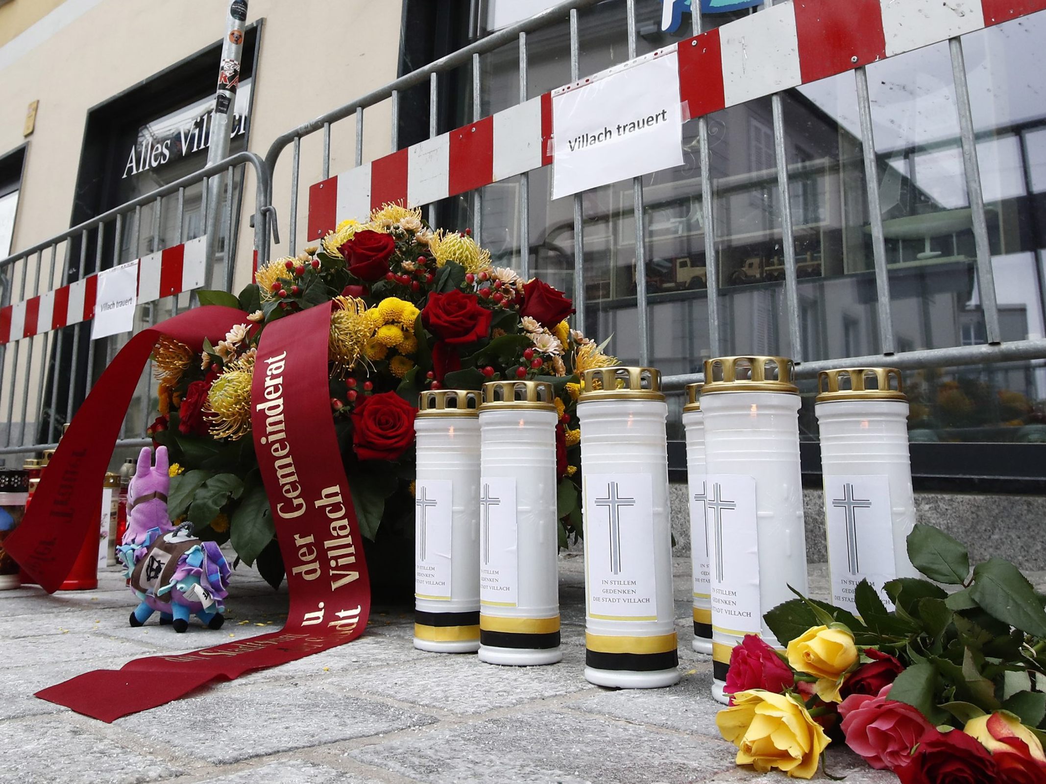 Kirche und Politik gedenken Dienstagabend der Opfer des Messerattentats in Villach.