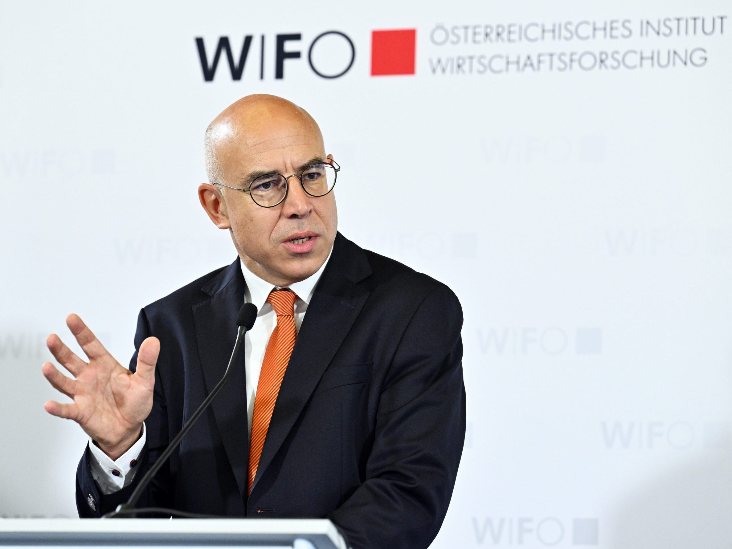 Wifo-Chef Felbermayr befürchtet empfindliche Auswirkungen von Trumps Zöllen. Wifo-Chef Felbermayr befürchtet empfindliche Auswirkungen von Trumps Zöllen.