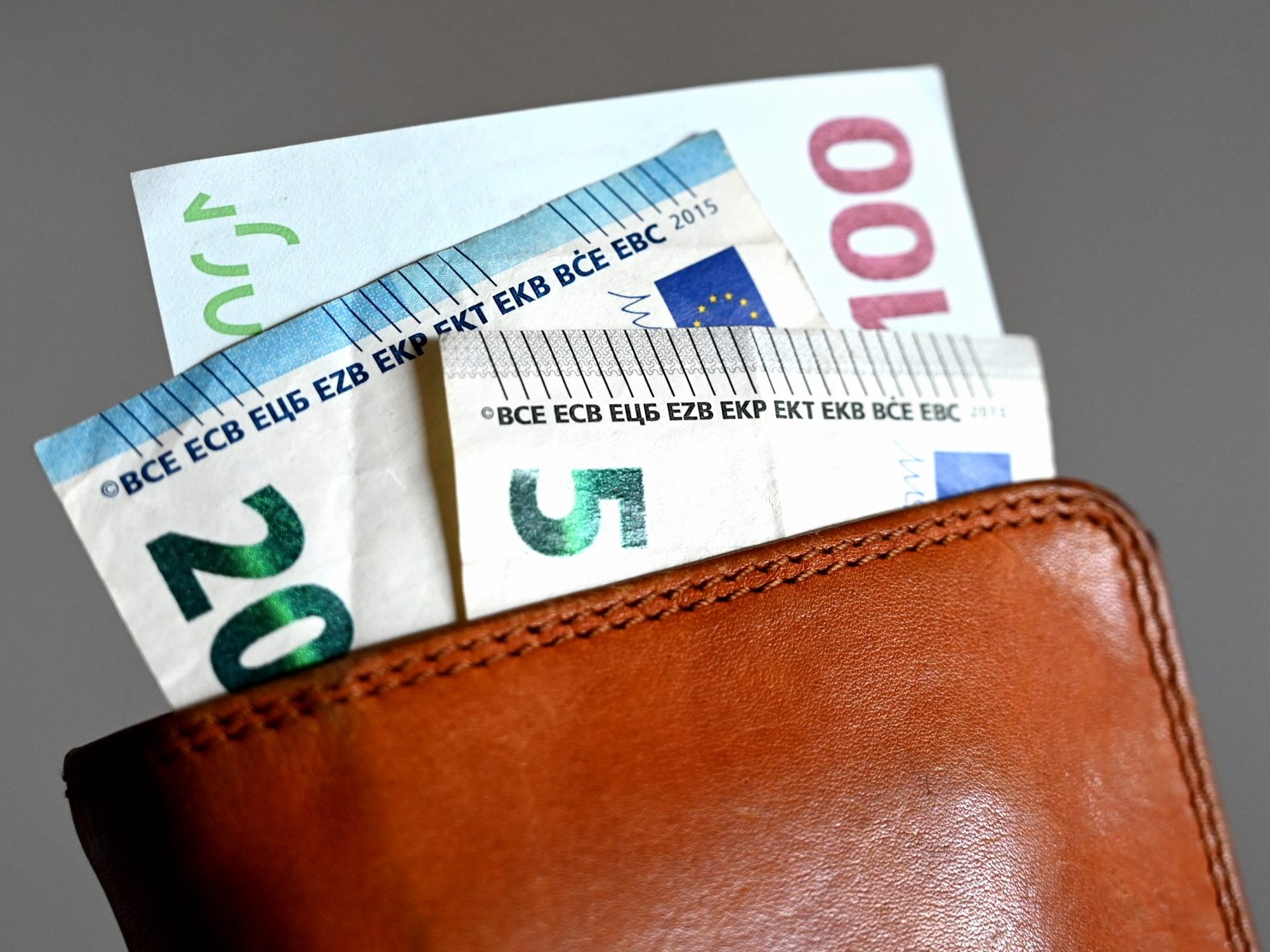 KV-Einigung in der Papier- und Kartonverarbeitende Industrie. KV-Einigung in der Papier- und Kartonverarbeitende Industrie.