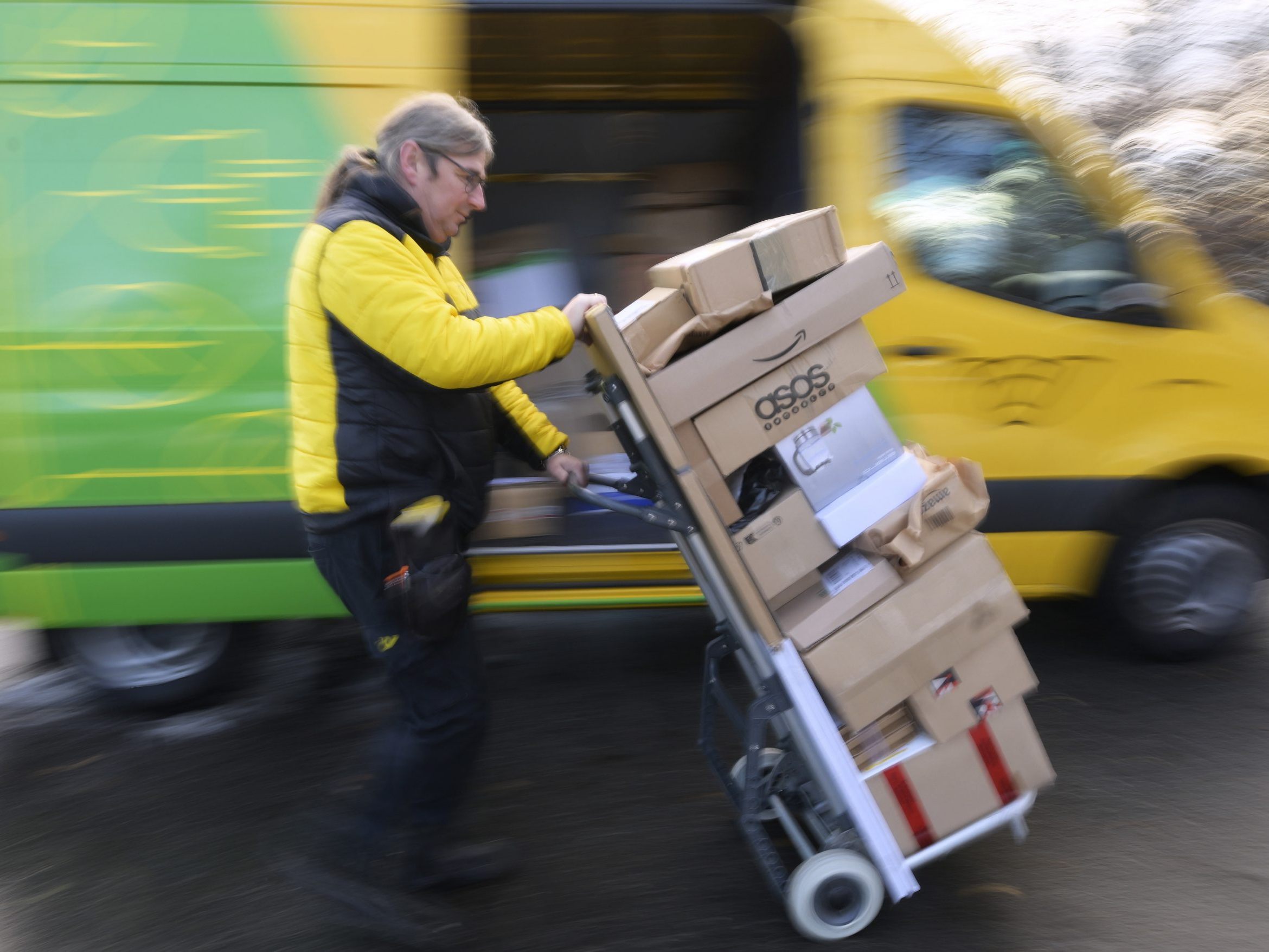 Mehr als die Hälfte der Packerln kommt mit der Post.