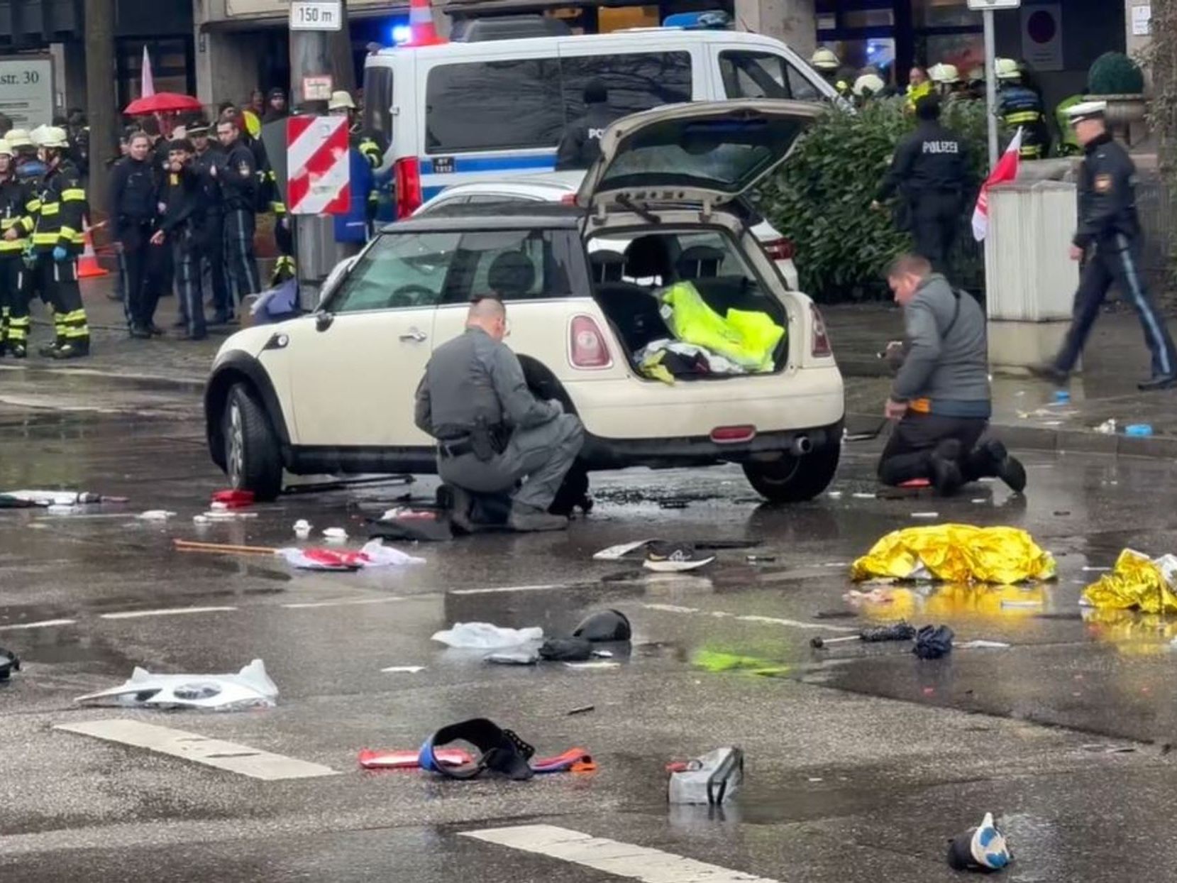 Mehrere Menschen wurden verletzt.