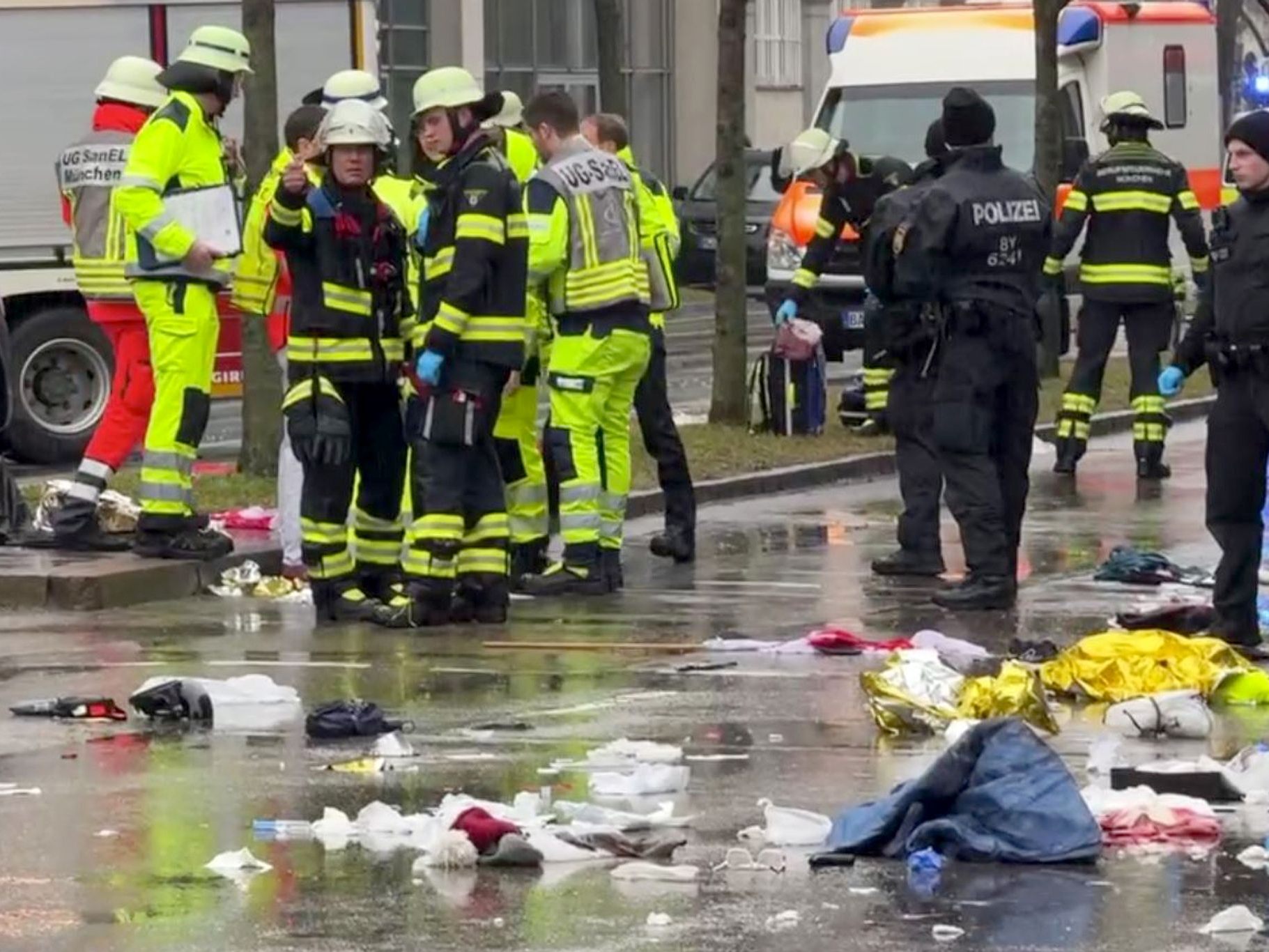 Die Polizei spricht von einem mutmaßlichen Anschlag. Die Polizei spricht von einem mutmaßlichen Anschlag.