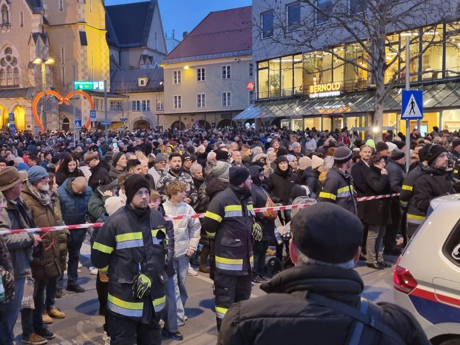 Tausende Teilnehmer beim Gedenkmarsch in Villach.