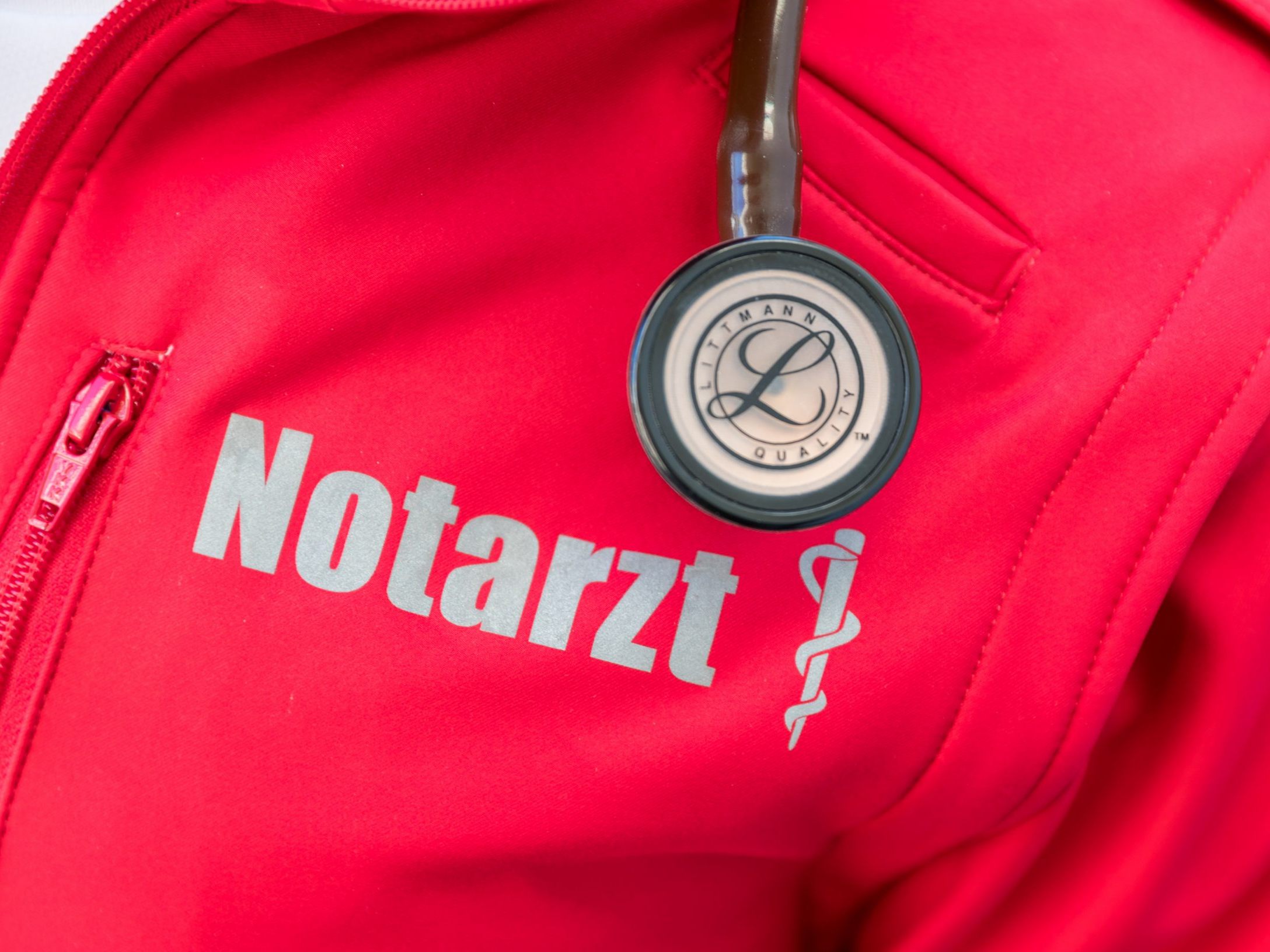 Der Mann wurde wurde mit dem Rettungshubschrauber ins Spital geflogen.