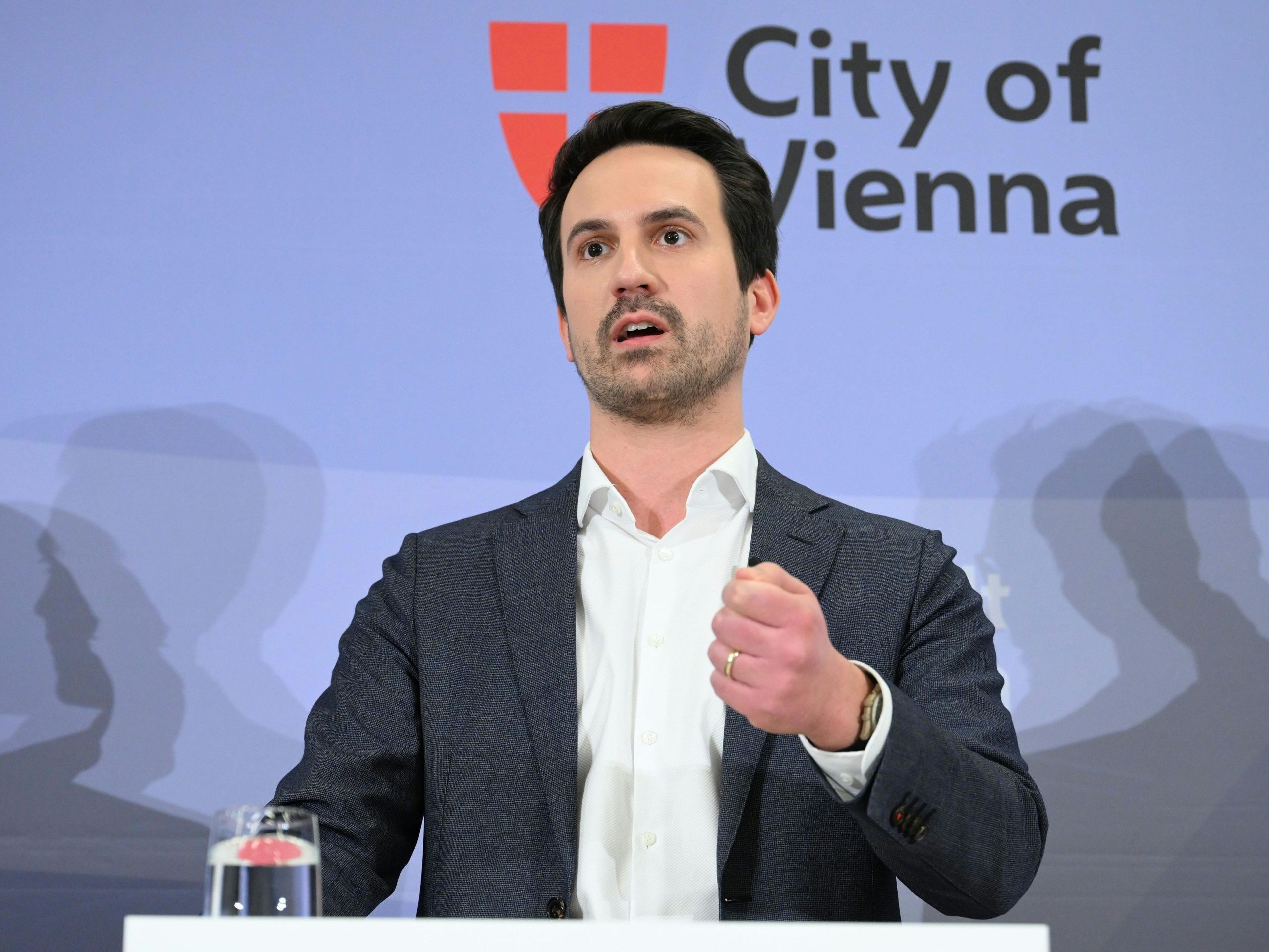 Wiederkehr sieht Reformbedarf bei Suspendierungen an Schulen.