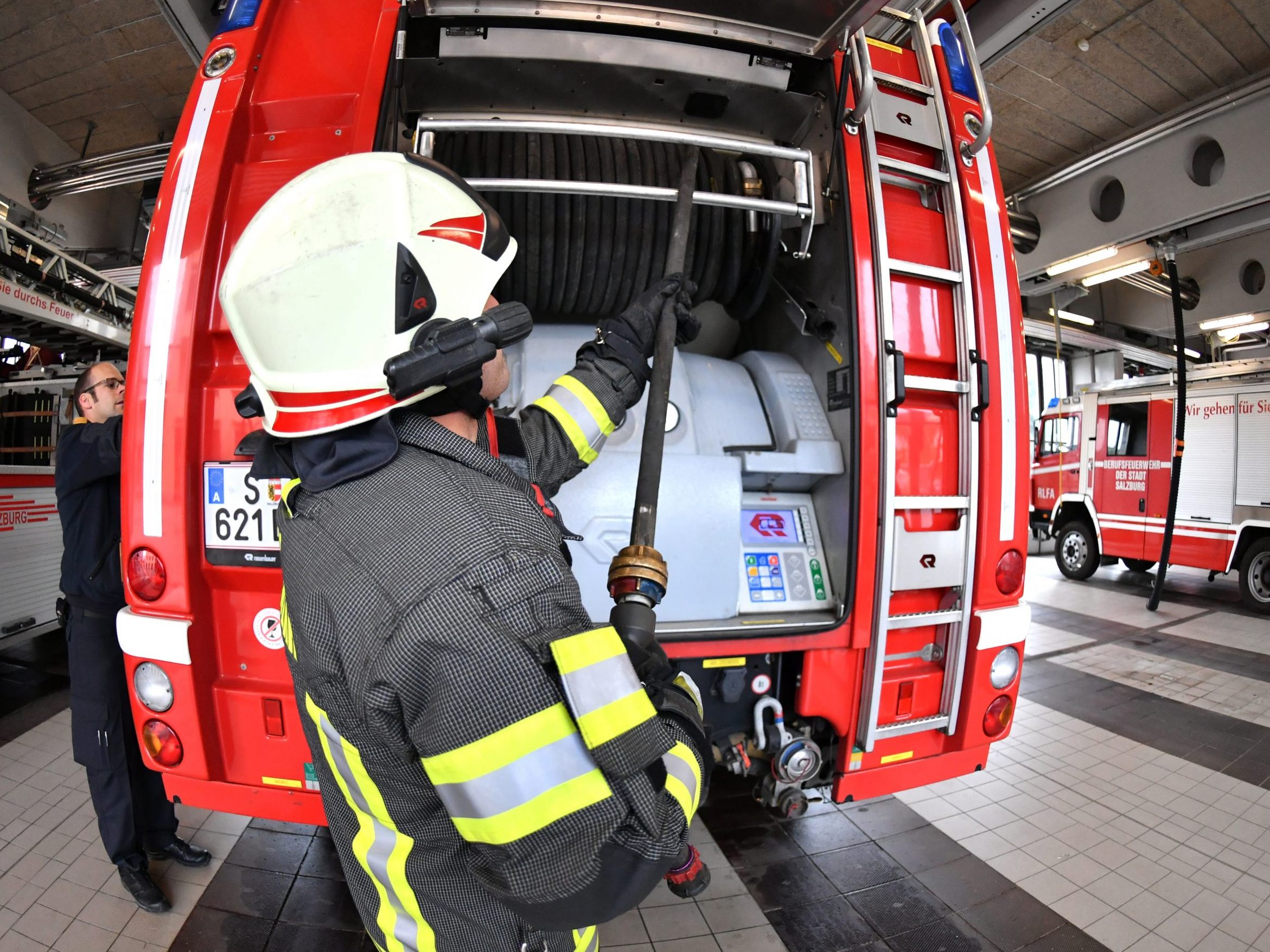 Bei Eintreffen der Einsatzkräfte stand die Almhütte dann bereits in Vollbrand.