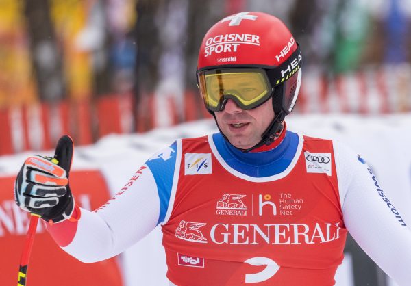ABD0169_20220121 – KITZBHEL – STERREICH: Beat Feuz (SUI) whrend der Abfahrt der Mnner am Freitag, 21. Jnner 2022, anl. des 82. Hahnenkammrennens auf der Streif in Kitzbhel. – FOTO: APA/EXPA/JOHANN GRODER