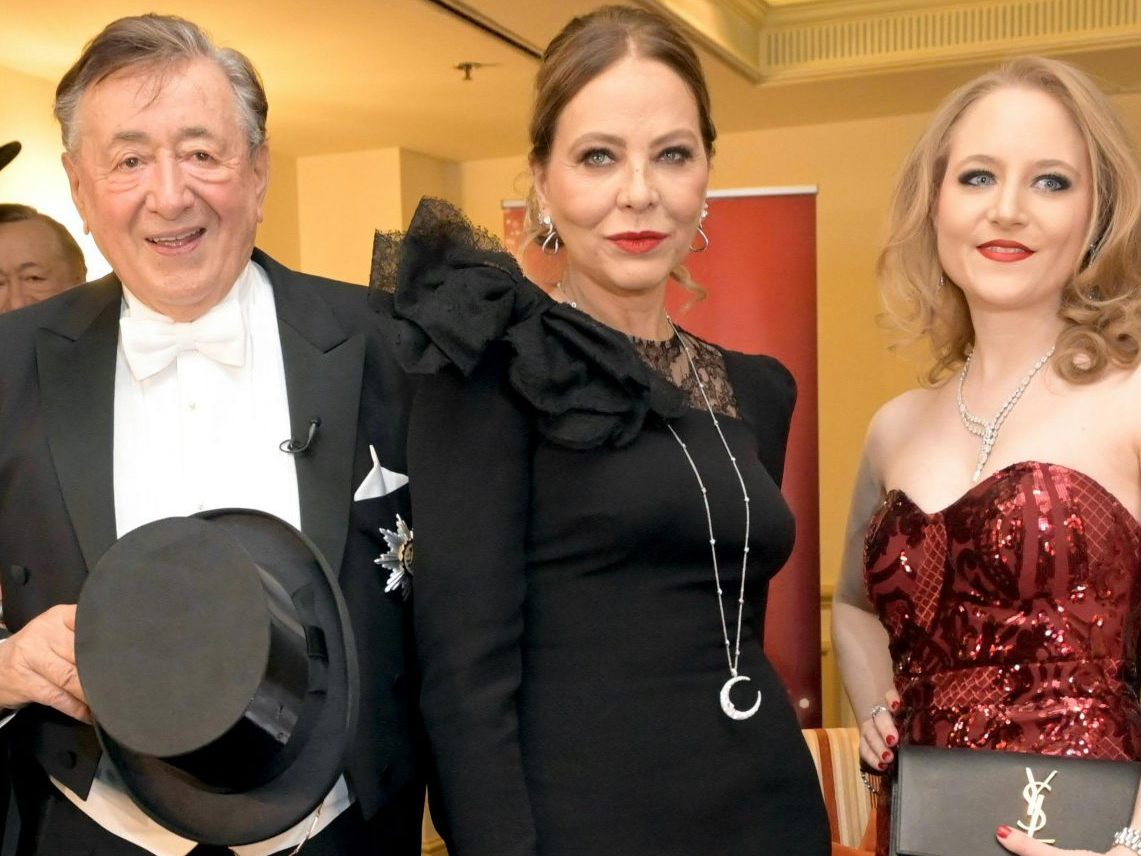 Mit Spannung wird erwartet, ob Jaqueline Lugner die Stargast-Tradition beim Opernball fortsetzt.
