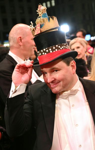 ABD0219_20250227 – WIEN – STERREICH: Ein Ballbesucher am Donnerstag, 27. Februar 2025, am Red Carpet anlsslich des Opernballs in der Wiener Staatsoper. ++ WIR WEISEN AUSDRCKLICH DARAUF HIN, DASS EINE VERWENDUNG DES BILDES AUS MEDIEN- UND/ODER URHEBERRECHTLICHEN GRNDEN AUSSCHLIESSLICH IM ZUSAMMENHANG MIT DEM ANGEFHRTEN ZWECK UND REDAKTIONELL ERFOLGEN DARF – VOLLSTNDIGE COPYRIGHTNENNUNG VERPFLICHTEND ++. – […]